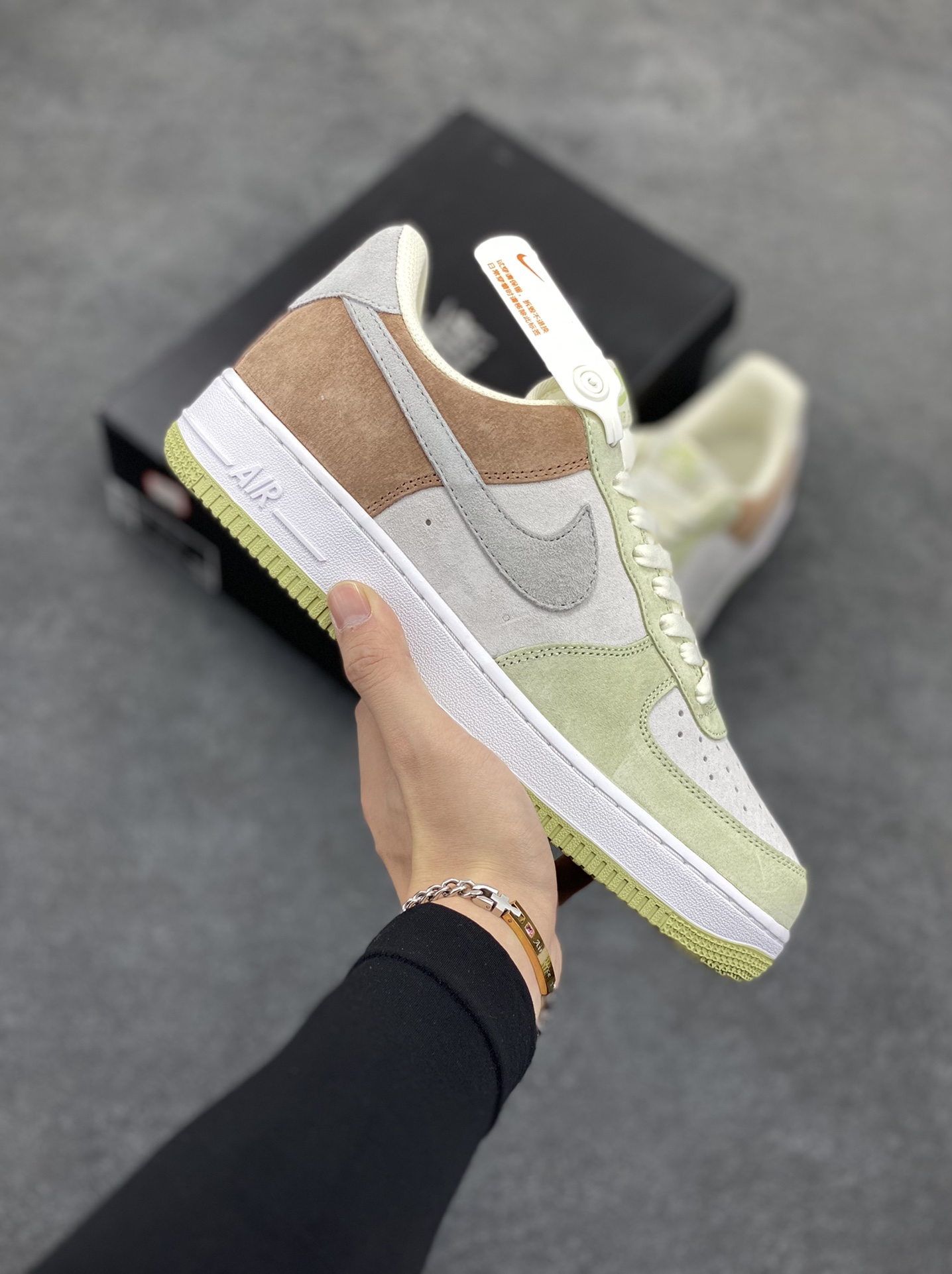 Nike Air Force 1 Low ’07 青苹果 配色 空军一号低帮休闲板鞋 原厂麂皮 原楦原纸板 纯正版型 正品NFC感应芯片 高清洁度 内置全掌气垫 货号：DL5819-618 尺码：36 36.5 37.5 38 38.5 39 40 40.5 41 42 42.5 43 44 44.5 45-选品中心