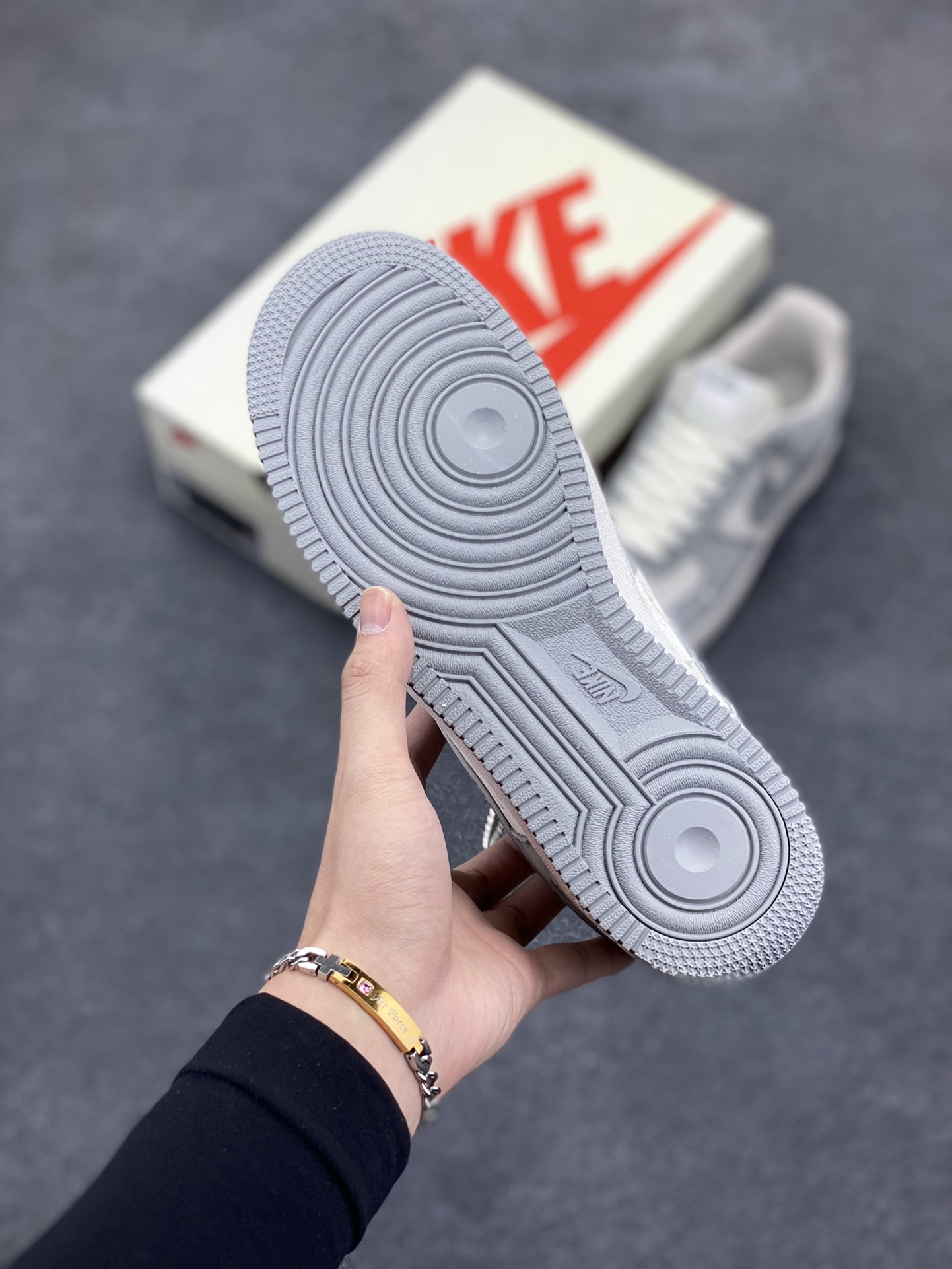 图片[5]-NIke Air Force 1 \’07 Low “北面联名——猪八灰蛇纹”空军一号 低帮 运动鞋 休闲鞋 折边针车 工艺难度大 原楦头原纸板 原装鞋盒 定制五金配件 内置全掌气垫 原厂鞋底 货号：DF0188-027 尺码：36 36.5 37.5 38 38.5 39 40 40.5 41 42 42.5 43 44 44.5 45-选品中心