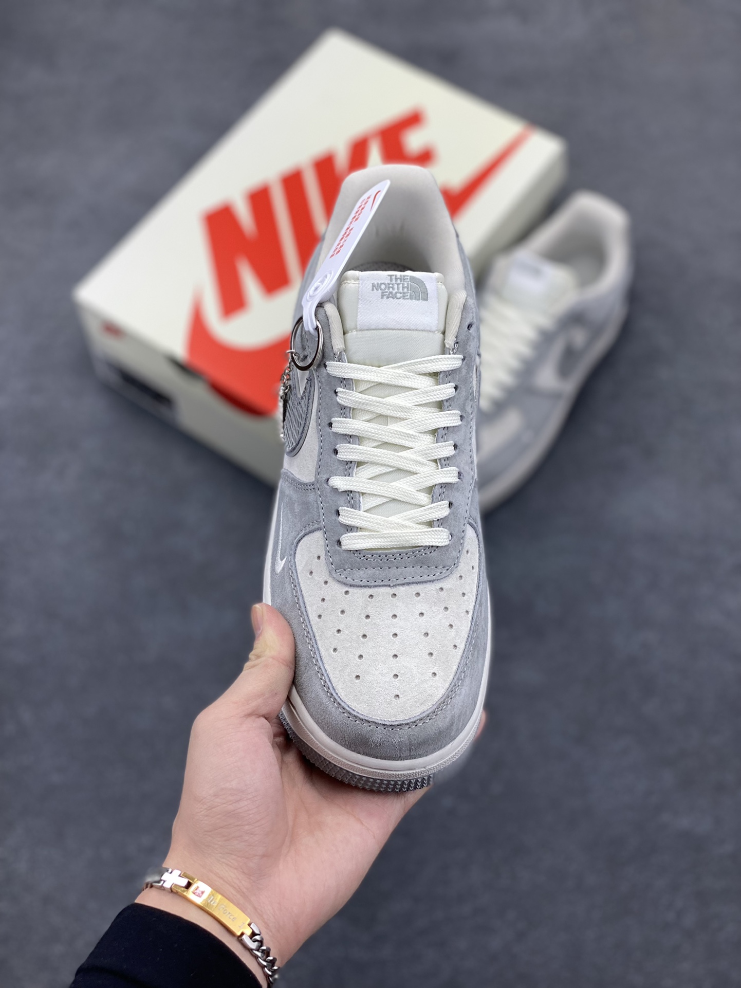 图片[2]-NIke Air Force 1 \’07 Low “北面联名——猪八灰蛇纹”空军一号 低帮 运动鞋 休闲鞋 折边针车 工艺难度大 原楦头原纸板 原装鞋盒 定制五金配件 内置全掌气垫 原厂鞋底 货号：DF0188-027 尺码：36 36.5 37.5 38 38.5 39 40 40.5 41 42 42.5 43 44 44.5 45-选品中心