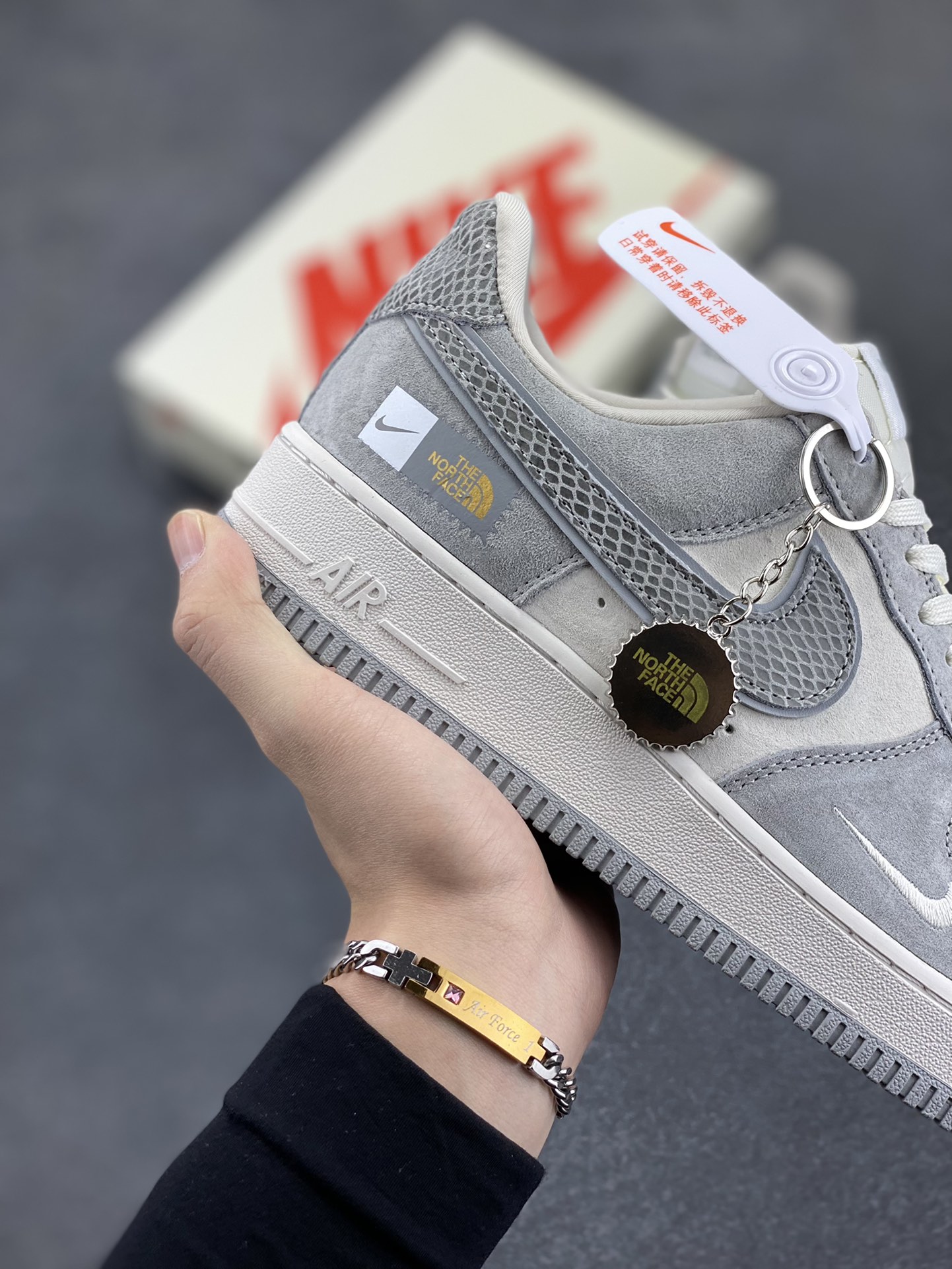图片[6]-NIke Air Force 1 \’07 Low “北面联名——猪八灰蛇纹”空军一号 低帮 运动鞋 休闲鞋 折边针车 工艺难度大 原楦头原纸板 原装鞋盒 定制五金配件 内置全掌气垫 原厂鞋底 货号：DF0188-027 尺码：36 36.5 37.5 38 38.5 39 40 40.5 41 42 42.5 43 44 44.5 45-选品中心