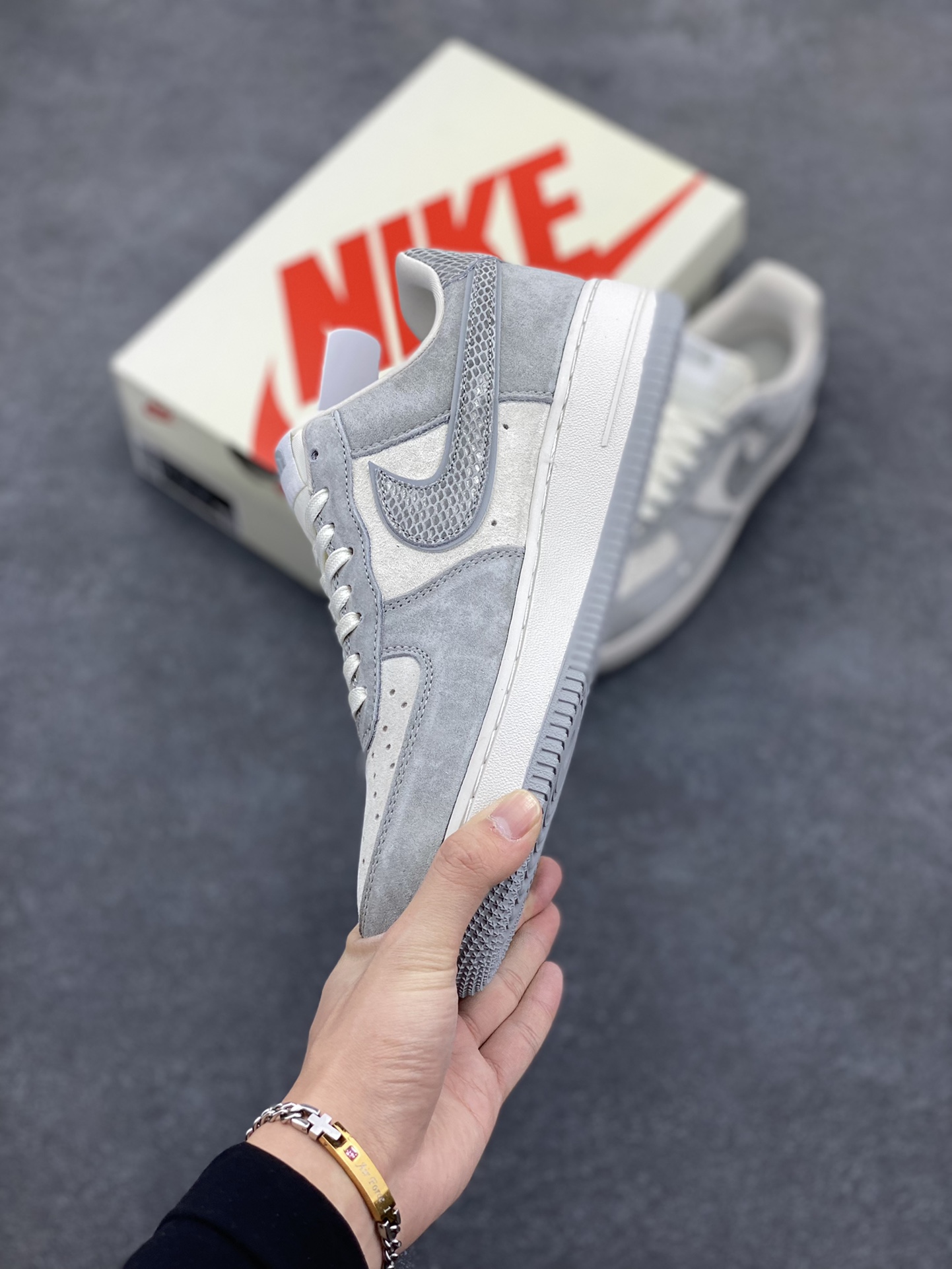 图片[3]-NIke Air Force 1 \’07 Low “北面联名——猪八灰蛇纹”空军一号 低帮 运动鞋 休闲鞋 折边针车 工艺难度大 原楦头原纸板 原装鞋盒 定制五金配件 内置全掌气垫 原厂鞋底 货号：DF0188-027 尺码：36 36.5 37.5 38 38.5 39 40 40.5 41 42 42.5 43 44 44.5 45-选品中心