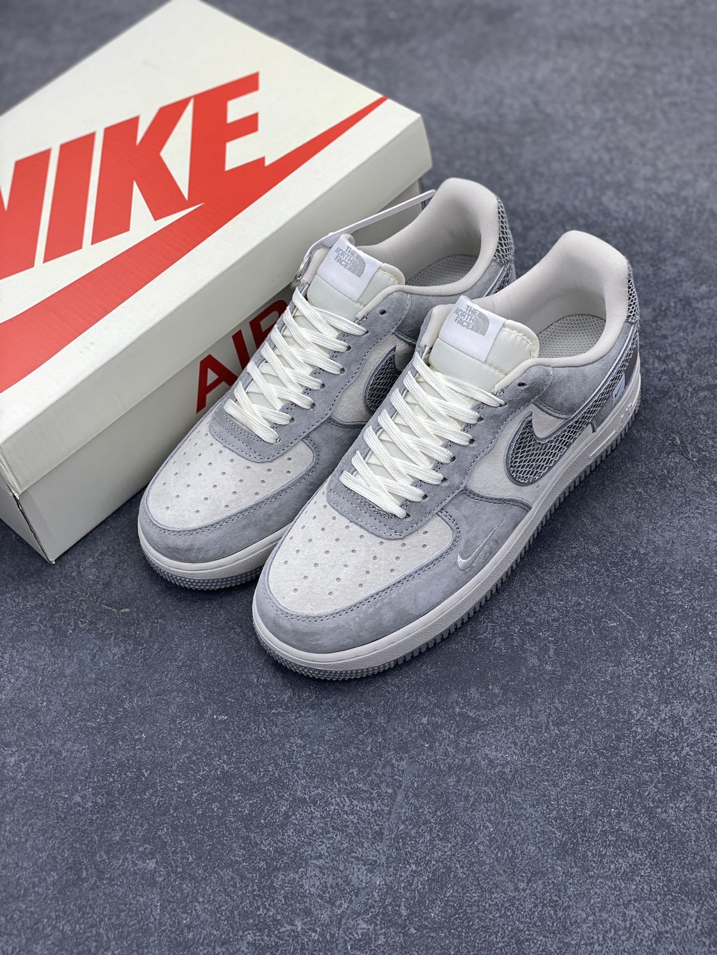 图片[8]-NIke Air Force 1 \’07 Low “北面联名——猪八灰蛇纹”空军一号 低帮 运动鞋 休闲鞋 折边针车 工艺难度大 原楦头原纸板 原装鞋盒 定制五金配件 内置全掌气垫 原厂鞋底 货号：DF0188-027 尺码：36 36.5 37.5 38 38.5 39 40 40.5 41 42 42.5 43 44 44.5 45-选品中心