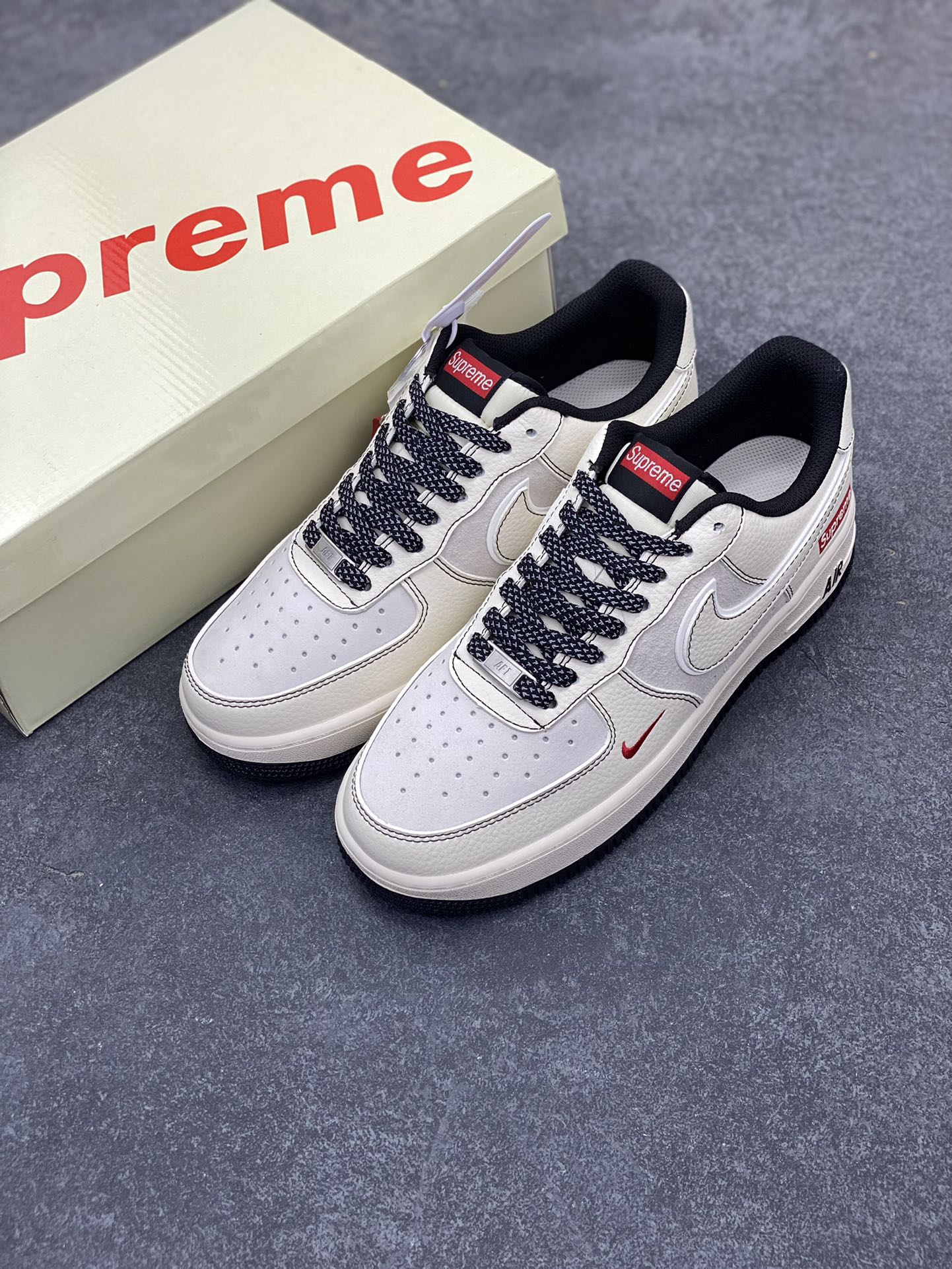 图片[8]-NIke Air Force 1 \’07 Low “Supreme联名–米黑线猪八”空军一号 低帮 运动鞋 休闲鞋 折边针车 工艺难度大 原楦头原纸板 原装鞋盒 定制五金配件 内置全掌气垫 原厂鞋底 货号：BB7518-012 尺码：36 36.5 37.5 38 38.5 39 40 40.5 41 42 42.5 43 44 44.5 45-选品中心