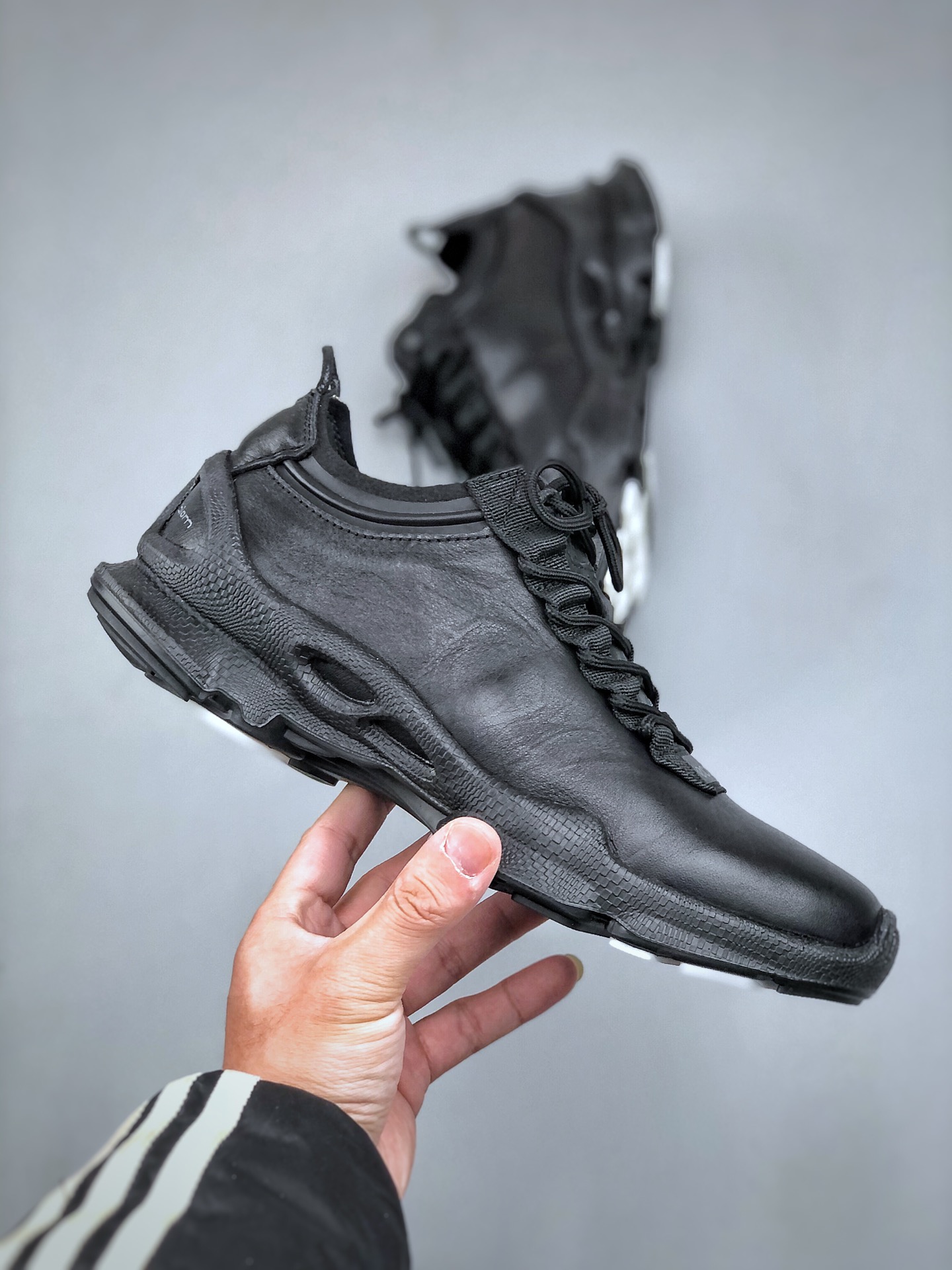 240 Ecco 爱步 25周年经典 #经典和现代工艺品质融合 精选小牛皮面料 百搭休闲老爹鞋