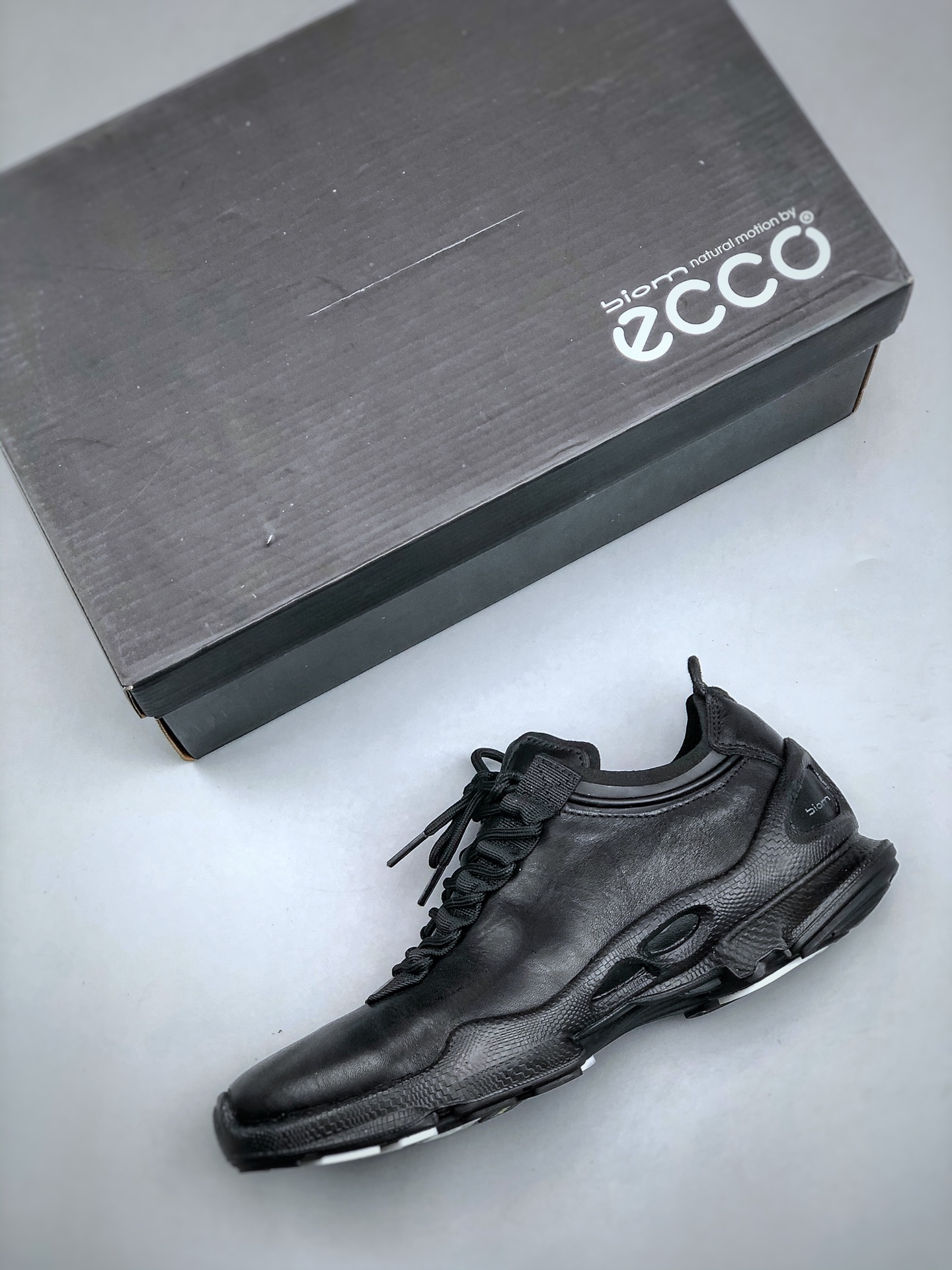 240 Ecco 爱步 25周年经典 #经典和现代工艺品质融合 精选小牛皮面料 百搭休闲老爹鞋