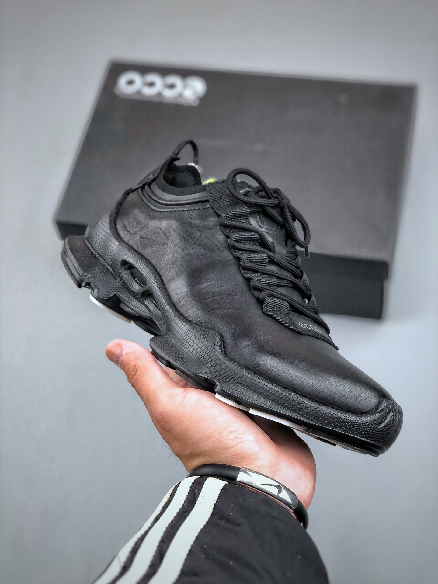 240 Ecco 爱步 25周年经典 #经典和现代工艺品质融合 精选小牛皮面料 百搭休闲老爹鞋