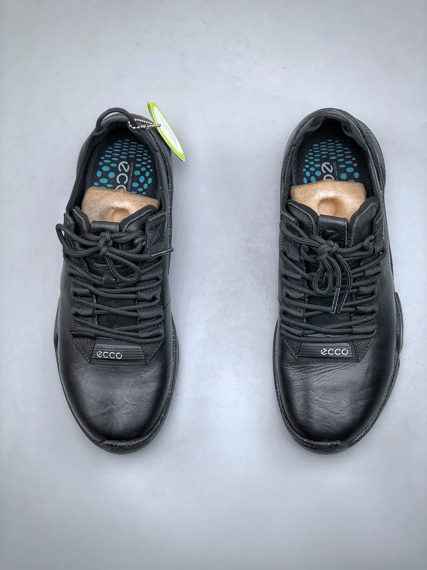 240 Ecco 爱步 25周年经典 #经典和现代工艺品质融合 精选小牛皮面料 百搭休闲老爹鞋