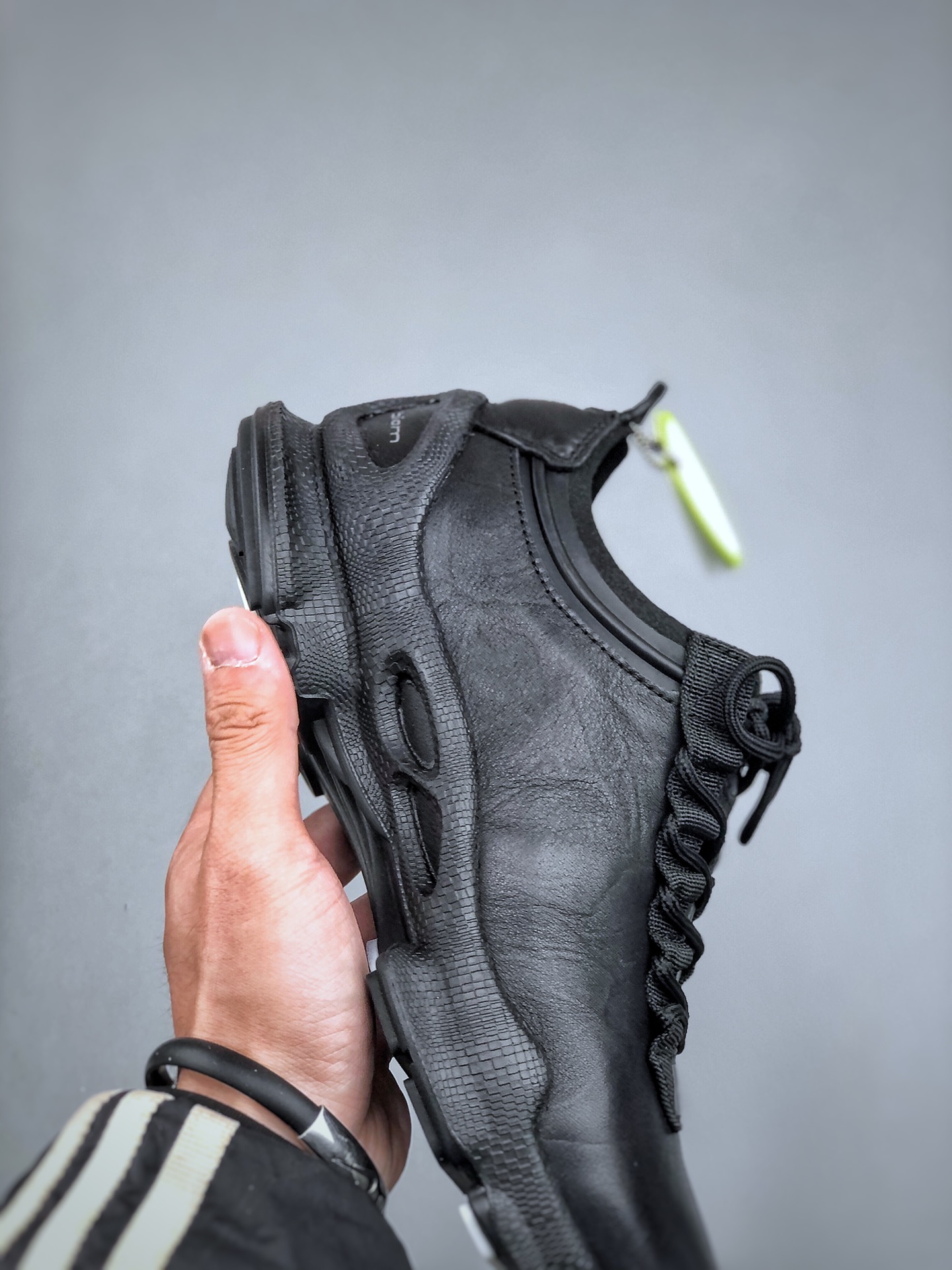 240 Ecco 爱步 25周年经典 #经典和现代工艺品质融合 精选小牛皮面料 百搭休闲老爹鞋