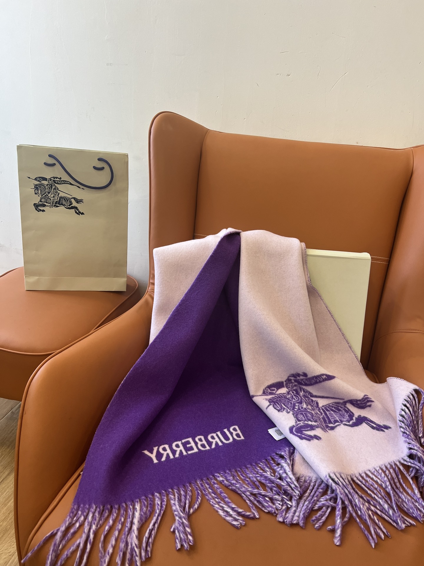 High-Quality Bobley Wool Scarf: Classic Design, Excellent Heating, Graceful Fashion Statement - 图片 3