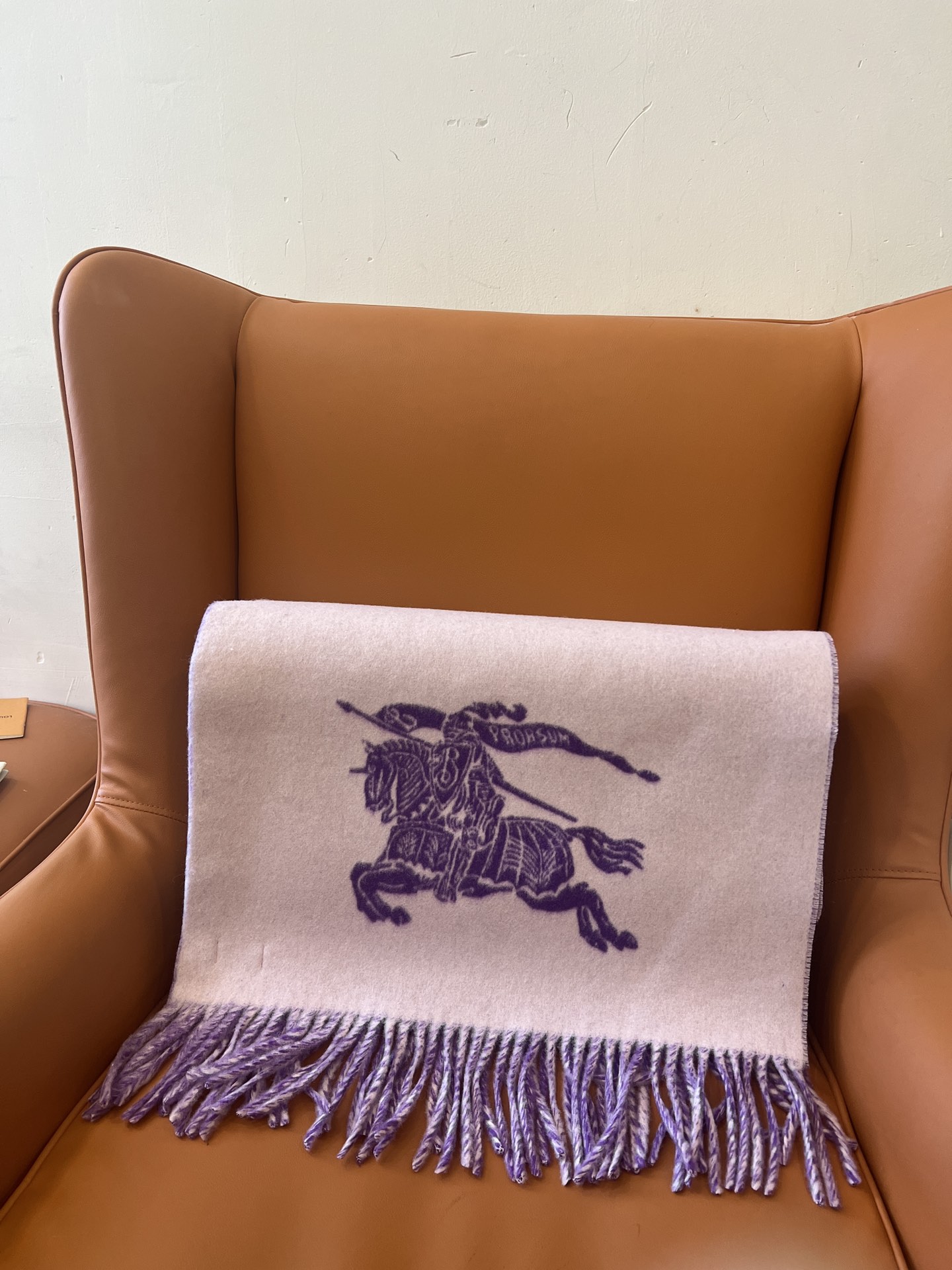 High-Quality Bobley Wool Scarf: Classic Design, Excellent Heating, Graceful Fashion Statement