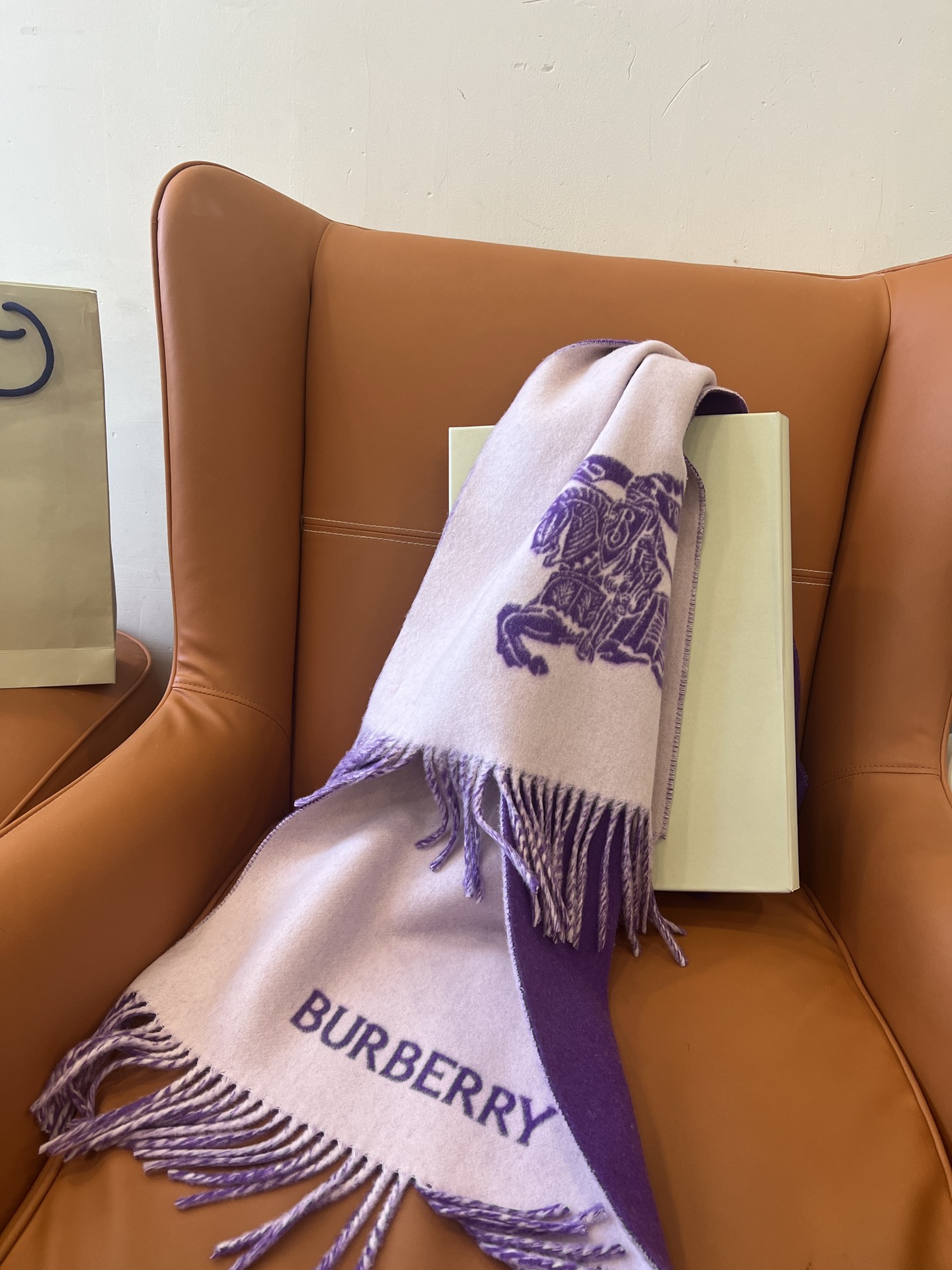 High-Quality Bobley Wool Scarf: Classic Design, Excellent Heating, Graceful Fashion Statement - 图片 9