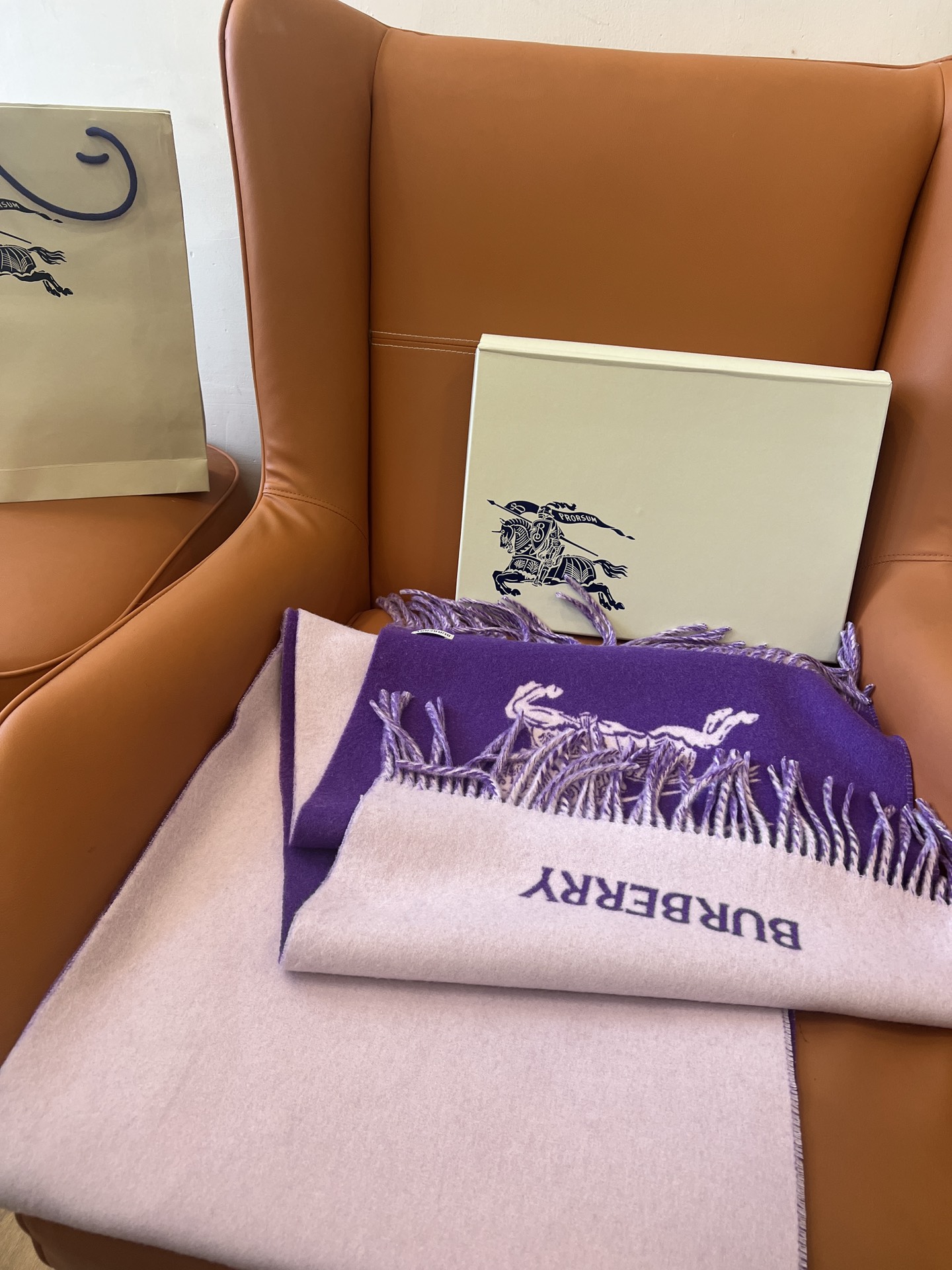 High-Quality Bobley Wool Scarf: Classic Design, Excellent Heating, Graceful Fashion Statement - 图片 4