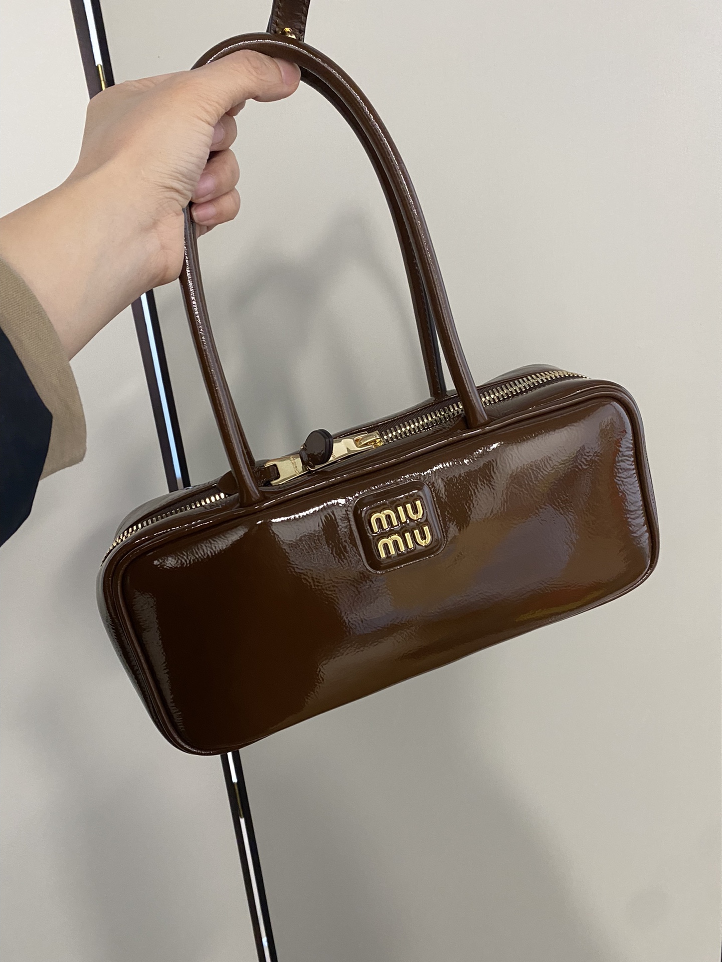 Miu Miu Product _dpCqf1gFU-c7UnVrtehMBzBXiQUeZkNe3MmRl7w