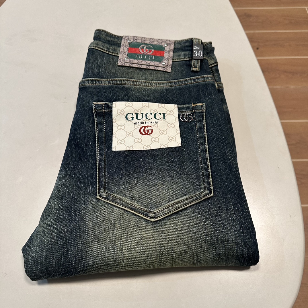 NO:423413,Fleece jeans (supports after-sales service after-sales service) GU Gucci exclusively for new styles jeans, high-end version!  Customized fabrics for counters are breathable and comfortable, with impeccable details, and the brand element design concept reflects high quality. The feel is delicate and soft!  It is casually cut, with a great upper body style!  Number of codes 29-40, gucci, jeans, alexander wang19860909加绒牛仔裤（支持年后售后） GU 古驰独家专供新款 牛仔裤,高端版本！专柜定制面料 透气舒适度高,细节无可挑剔,品牌元素设计理念,体现高品质.手感细腻柔软！呈现休闲裁剪,上身版型超赞！ 码数29-40,,gucci,jeans,alexander wang,Men's clothing