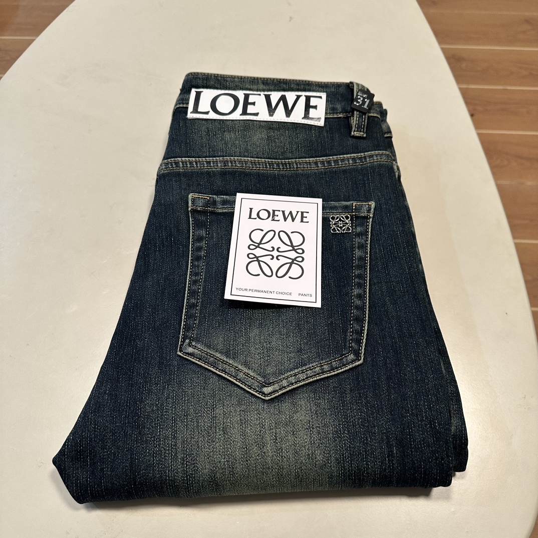 NO:423355,Fleece jeans (supporting after-sales service after-sales service) Luo Yiwei exclusively offers new styles of jeans, high-end version!  Customized fabrics for counters are breathable and comfortable, with impeccable details, and the brand element design concept reflects high quality. The feel is delicate and soft!  It is casually cut, with a great upper body style!  Count 29-40, loewe, jeans, alexander wang19860909加绒牛仔裤（支持年后售后） 罗意威独家专供新款 牛仔裤,高端版本！专柜定制面料 透气舒适度高,细节无可挑剔,品牌元素设计理念,体现高品质.手感细腻柔软！呈现休闲裁剪,上身版型超赞！ 码数29-40,,loewe,jeans,alexander wang,Men's clothing