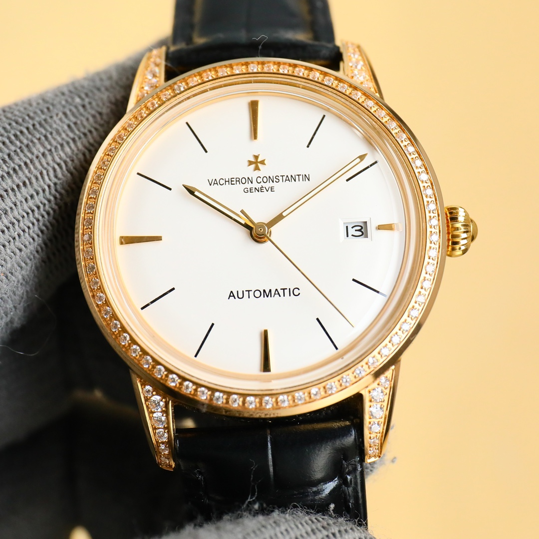 NO:147079,White shell, gold. Vacheron Constantin’s minimalist inheritance replica watch, 1: 1 perfect replica. The case uses 316L stainless steel imported from Germany, with a delicate polished wrap anti-reflective blue-coated mirror. The 3D three-dimensional hour, minute, and second pointer combination design is outstanding and convenient to read. The 42mm size is easier for men to control!  Use CMC engraving imported movement. Italian imported calf leather with original pin buckle, suitable for any environment and occasion, business versatile watch., vacheron, cowhide19860909白壳,金. 江诗丹顿极简传承复刻腕表,1 : 1完美复刻. 表壳采用德国进口316L精钢 ,细致的抛光包裹防反射镀蓝膜镜面,3D立体时 分 秒 指针搭配的设计突出方便读时.42mm尺寸更容易让男性轻松驾驭！采用CMC雕刻进口机芯.意大利进口小牛皮搭配原装针扣,适合任何环境和场合,商务百搭型腕表.,,vacheron,cowhide,Watch