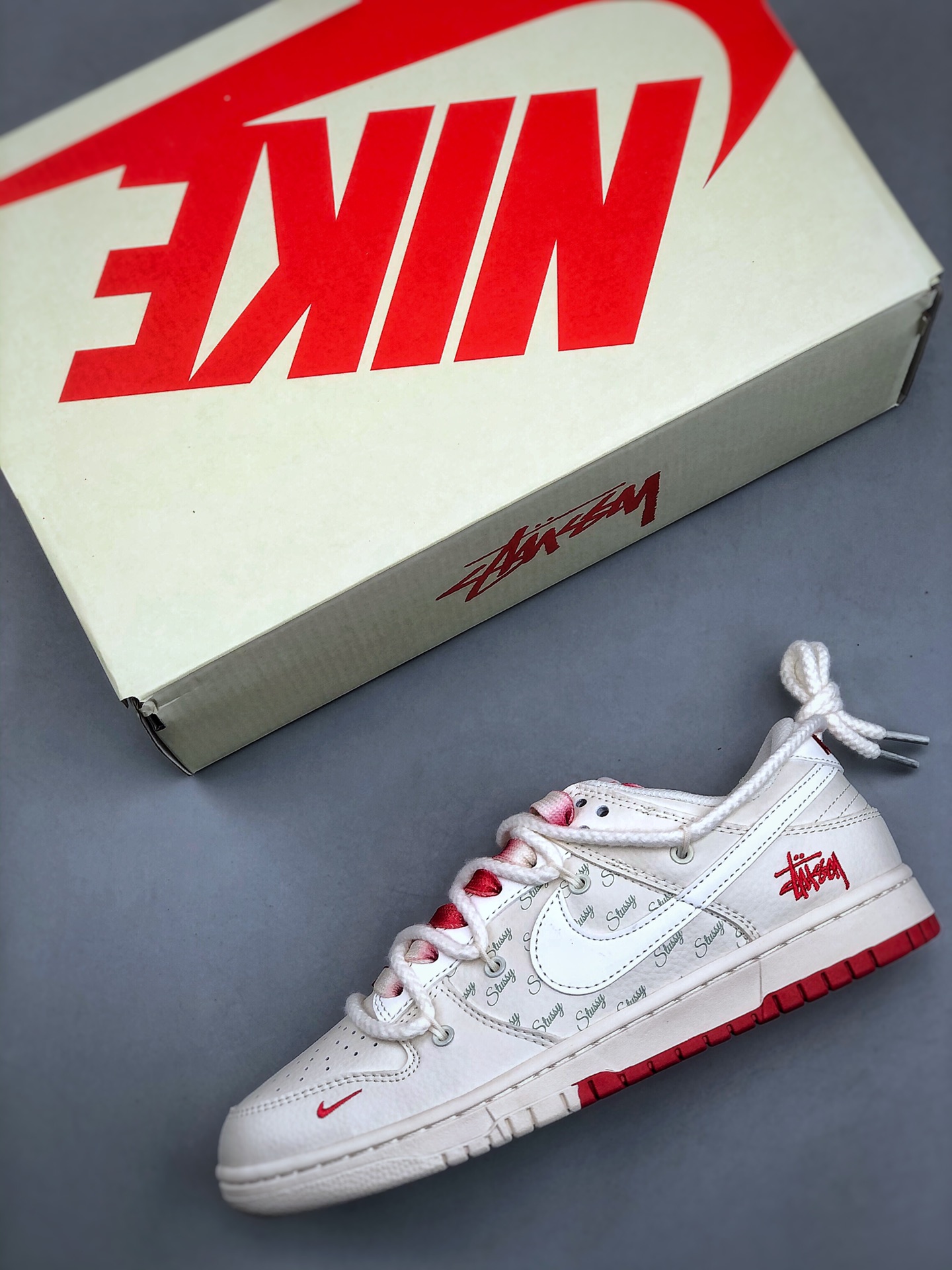 Nike SB Dunk Low Stussy White Red Sneakers Designer Casual Shoes 4 i1735501417 5263 2
