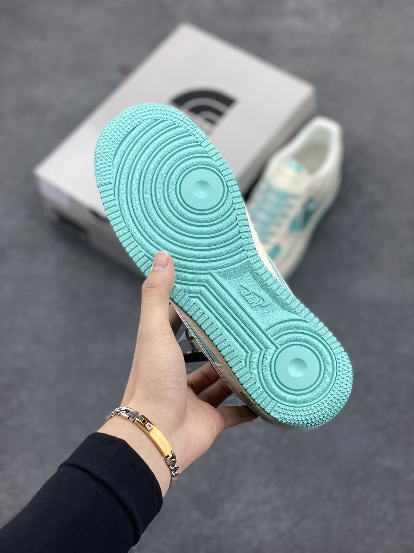 图片[5]-NIke Air Force 1 \’07 Low “北面联名”空军一号 低帮 运动鞋 休闲鞋 折边针车 工艺难度大 原楦头原纸板 原装鞋盒 定制五金配件 内置全掌气垫 原厂鞋底 货号：QY6818-529 尺码：36 36.5 37.5 38 38.5 39 40 40.5 41 42 42.5 43 44 44.5 45-选品中心