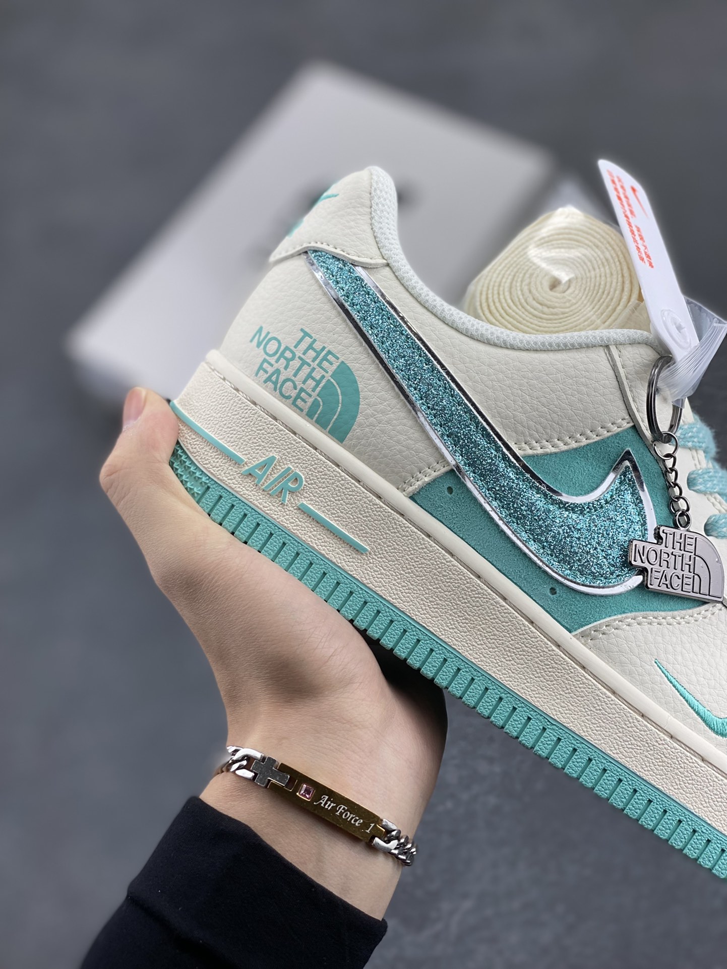 图片[6]-NIke Air Force 1 \’07 Low “北面联名”空军一号 低帮 运动鞋 休闲鞋 折边针车 工艺难度大 原楦头原纸板 原装鞋盒 定制五金配件 内置全掌气垫 原厂鞋底 货号：QY6818-529 尺码：36 36.5 37.5 38 38.5 39 40 40.5 41 42 42.5 43 44 44.5 45-选品中心
