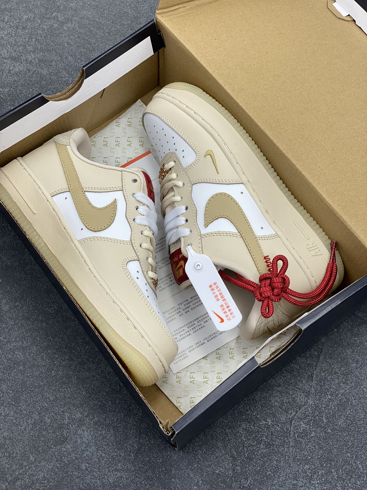 图片[9]-Nike Air Force 1 Low 蛇年限定浅棕 空军一号低帮运动休闲板鞋 原楦头原纸板 打造纯正空军版型 专注外贸渠道 全掌内置蜂窝气垫 原盒配件 原厂中底钢印、拉帮完美 货号：CJ2288-001 尺码：36 36.5 37.5 38 38.5 39 40 40.5 41 42 42.5 43 44 44.5 45-选品中心