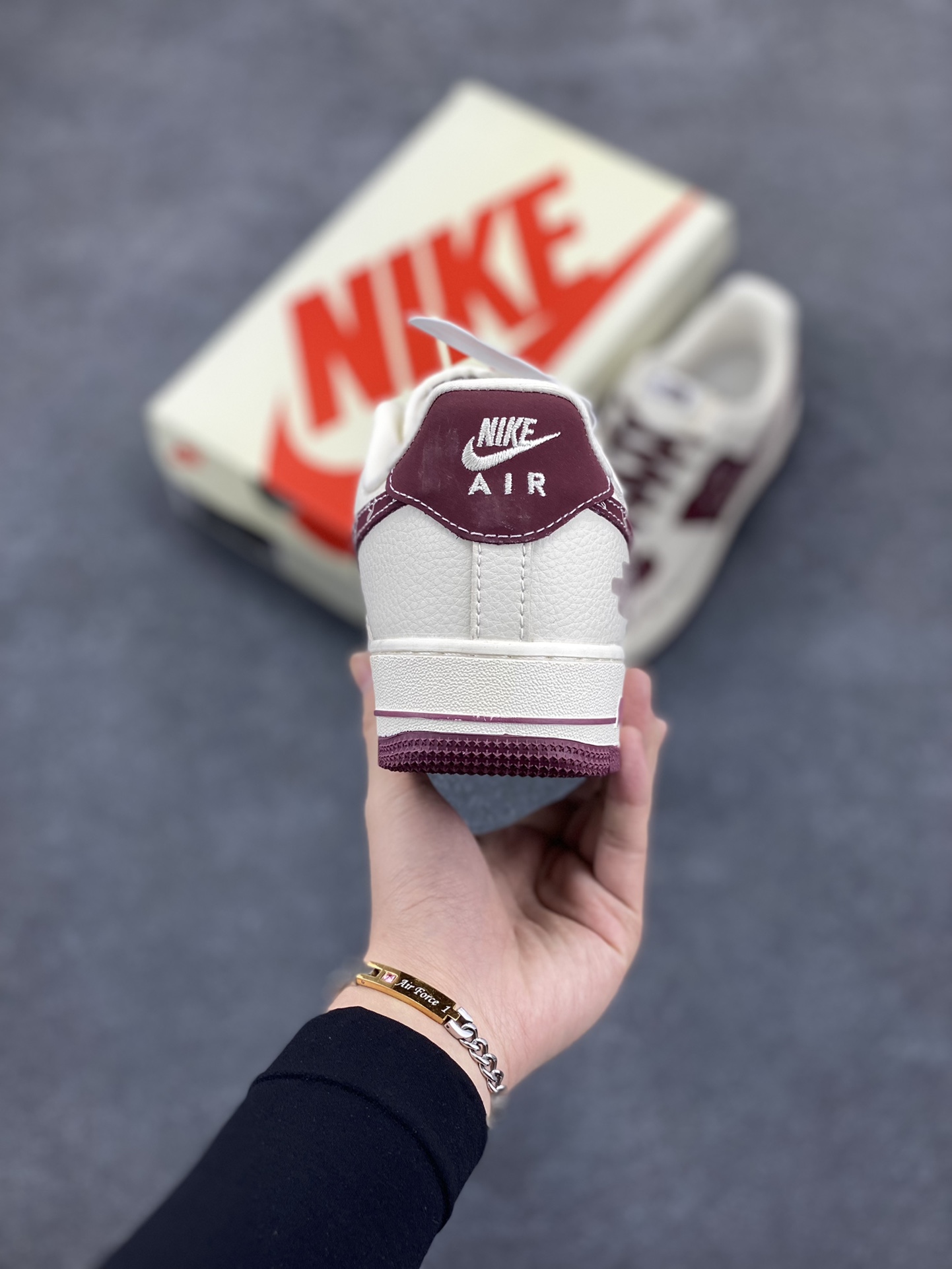 图片[4]-NIke Air Force 1 \’07 Low “北面联名——酒红三勾”空军一号 低帮 运动鞋 休闲鞋 折边针车 工艺难度大 原楦头原纸板 原装鞋盒 定制五金配件 内置全掌气垫 原厂鞋底 货号：KK1988-042 尺码：36 36.5 37.5 38 38.5 39 40 40.5 41 42 42.5 43 44 44.5 45-选品中心