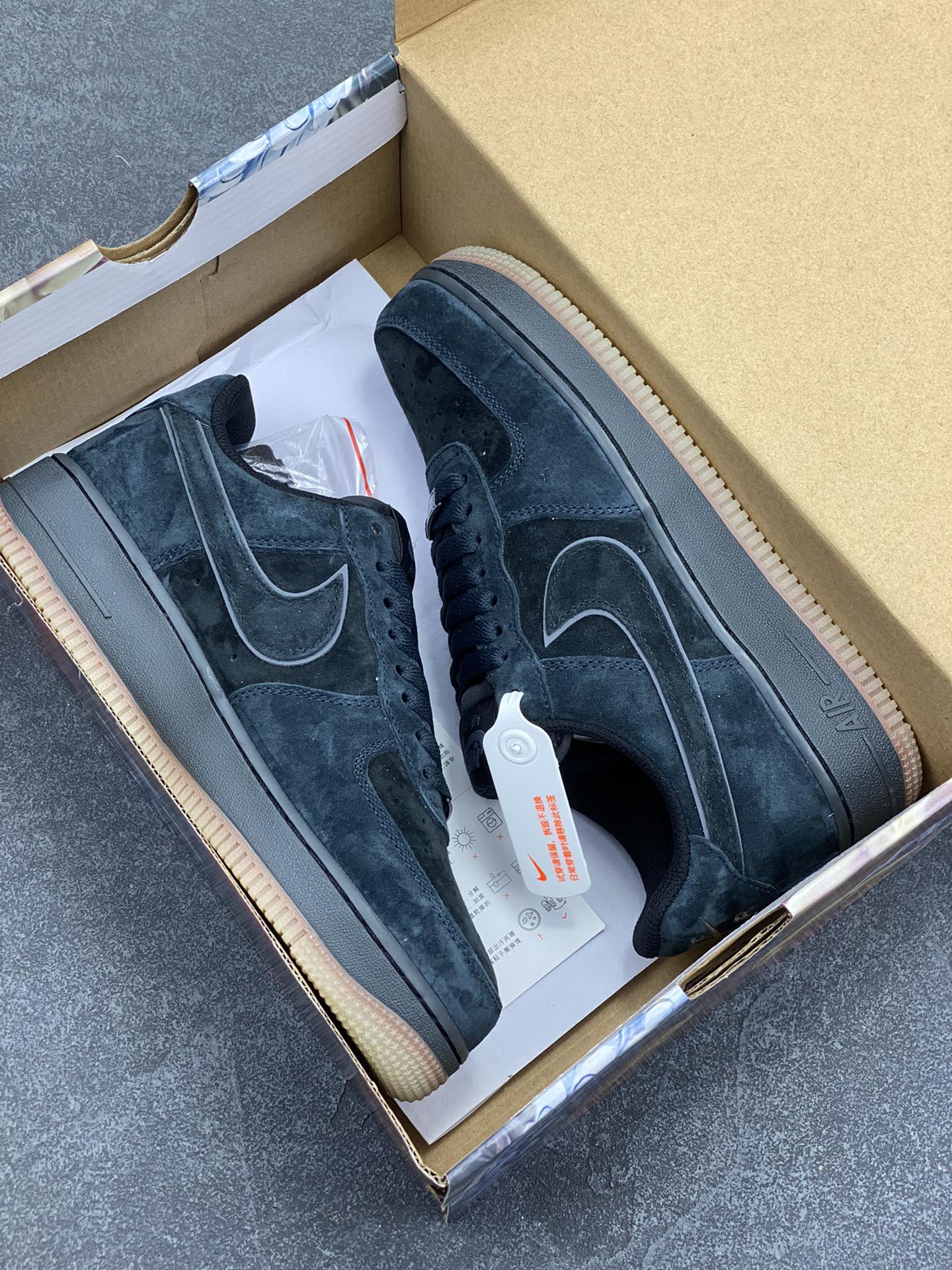 图片[9]-Nike Air Force 1 Low ’07 黑麂皮夜光空军一号低帮休闲板鞋 原厂麂皮 原楦原纸板 纯正版型 正品NFC感应芯片 高清洁度 内置全掌气垫 货号：XT7138-101 尺码：36 36.5 37.5 38 38.5 39 40 40.5 41 42 42.5 43 44 44.5 45-选品中心