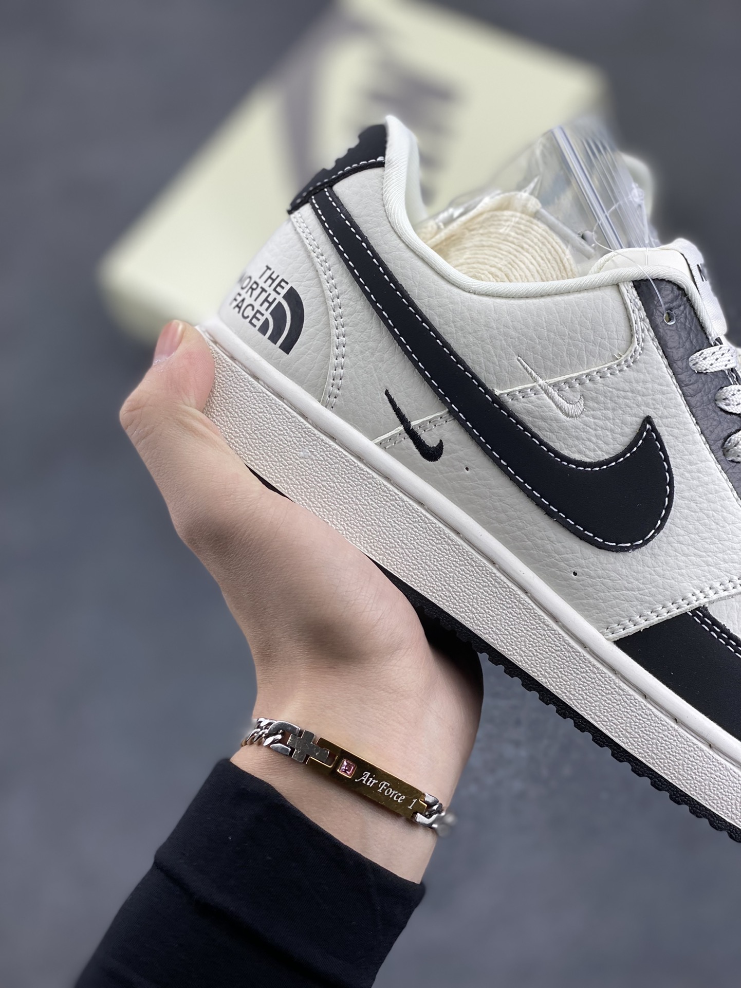 图片[6]-海外爆款 ZP订单 NIKE EBERNON Low prm 小空军低帮百搭透气休闲运动板鞋 独家头层版本 原数据独家私模大底 纯正版型 清洁度完美 货号：FD5188-118 尺码：36 36.5 37.5 38 38.5 39 40 40.5 41 42 42.5 43 44 44.5 45-选品中心