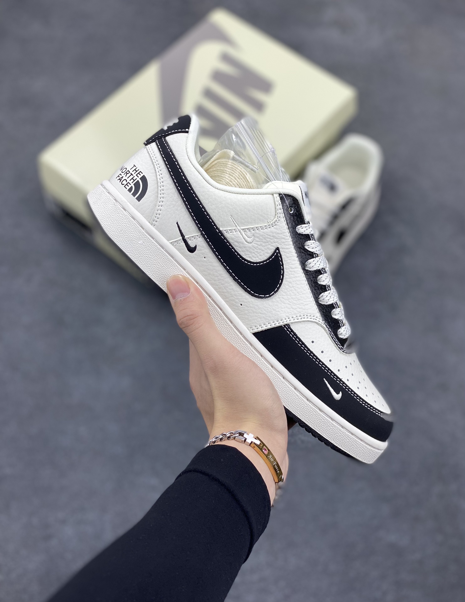 海外爆款 ZP订单 NIKE EBERNON Low prm 小空军低帮百搭透气休闲运动板鞋 独家头层版本 原数据独家私模大底 纯正版型 清洁度完美 货号:FD5188-118 尺码:36 36.5 37.5 38 38.5 39 40 40.5 41 42 42.5 43 44 44.5 45-选品中心