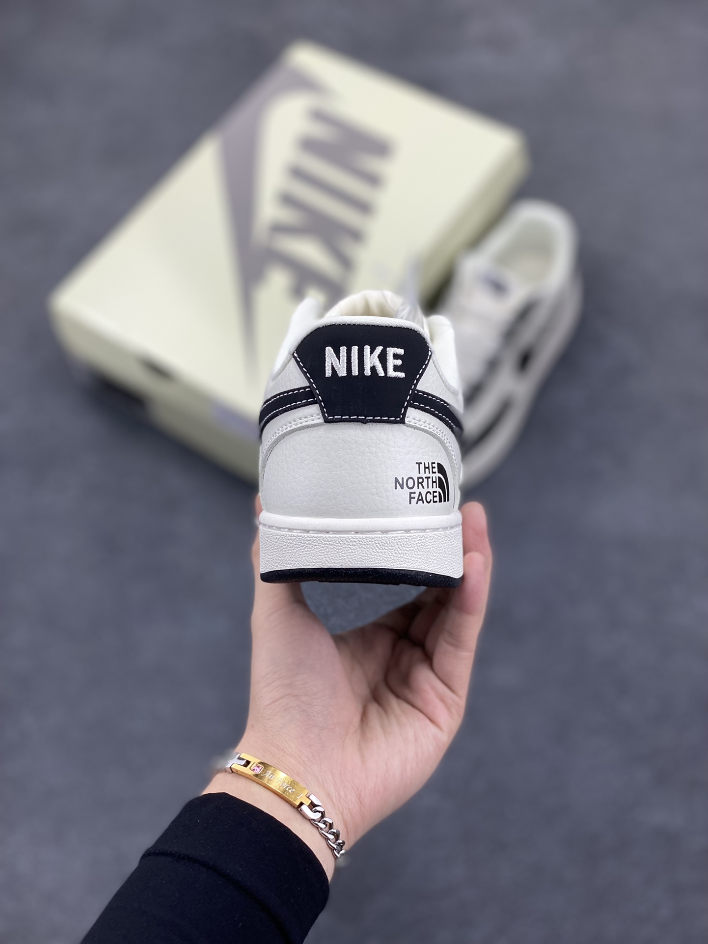 图片[4]-海外爆款 ZP订单 NIKE EBERNON Low prm 小空军低帮百搭透气休闲运动板鞋 独家头层版本 原数据独家私模大底 纯正版型 清洁度完美 货号：FD5188-118 尺码：36 36.5 37.5 38 38.5 39 40 40.5 41 42 42.5 43 44 44.5 45-选品中心