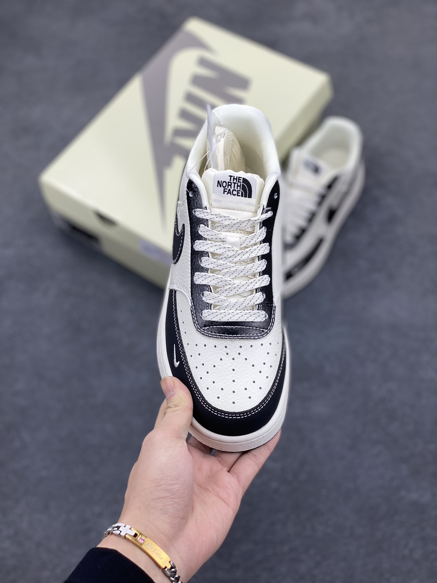 图片[2]-海外爆款 ZP订单 NIKE EBERNON Low prm 小空军低帮百搭透气休闲运动板鞋 独家头层版本 原数据独家私模大底 纯正版型 清洁度完美 货号：FD5188-118 尺码：36 36.5 37.5 38 38.5 39 40 40.5 41 42 42.5 43 44 44.5 45-选品中心