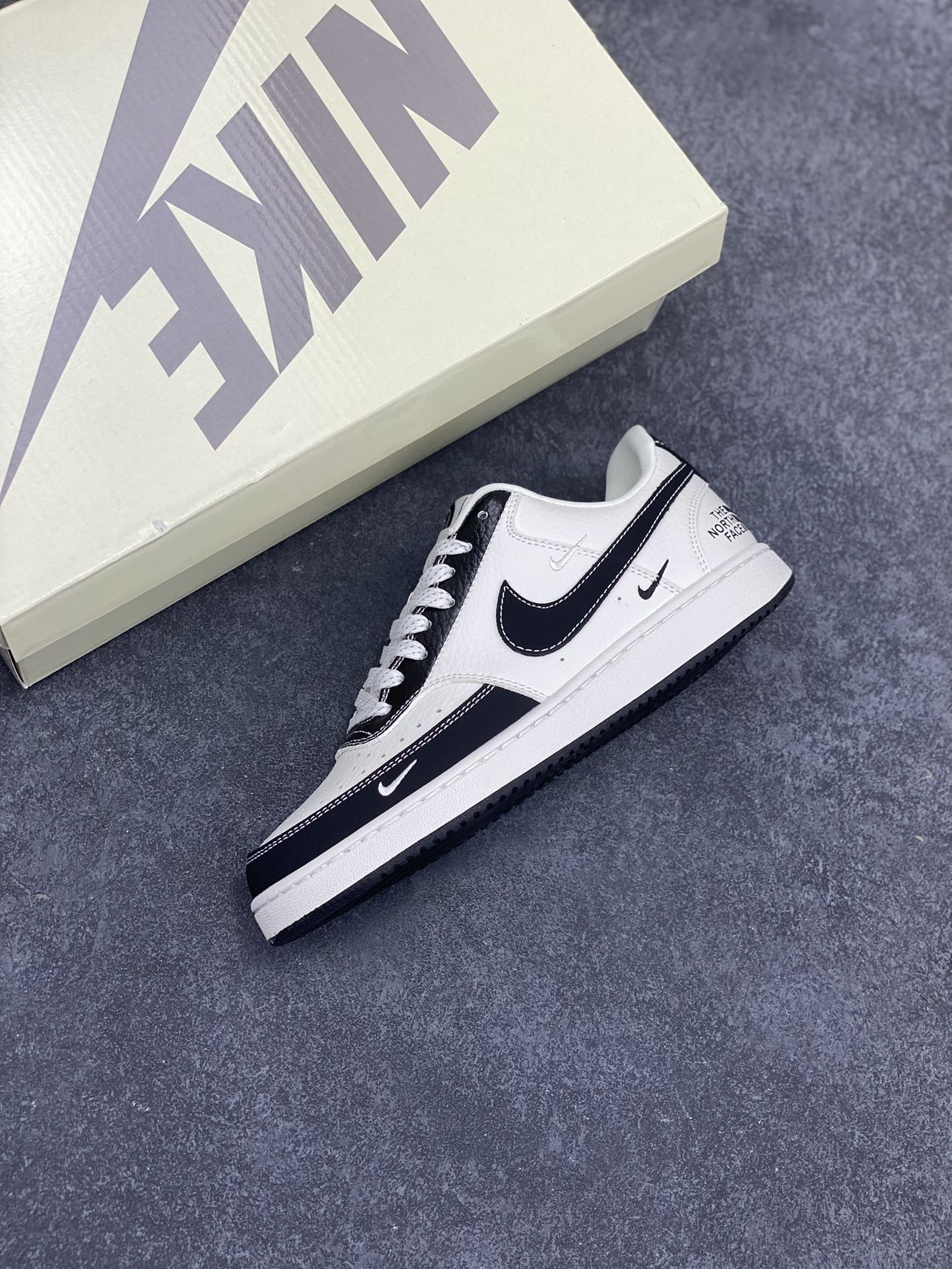 图片[7]-海外爆款 ZP订单 NIKE EBERNON Low prm 小空军低帮百搭透气休闲运动板鞋 独家头层版本 原数据独家私模大底 纯正版型 清洁度完美 货号：FD5188-118 尺码：36 36.5 37.5 38 38.5 39 40 40.5 41 42 42.5 43 44 44.5 45-选品中心