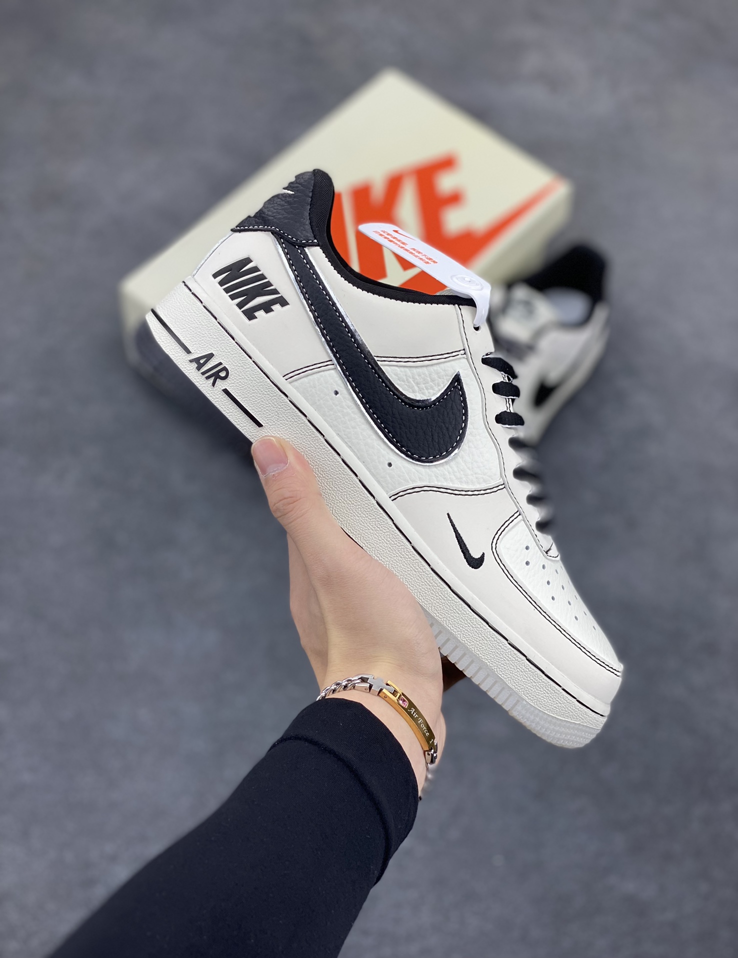 NIke Air Force 1 \’07 Low “NIKE联名–黑线双色底”空军一号 低帮 运动鞋 休闲鞋 折边针车 工艺难度大 原楦头原纸板 原装鞋盒 定制五金配件 内置全掌气垫 原厂鞋底 货号:CH6336-515 尺码:36 36.5 37.5 38 38.5 39 40 40.5 41 42 42.5 43 44 44.5 45-选品中心