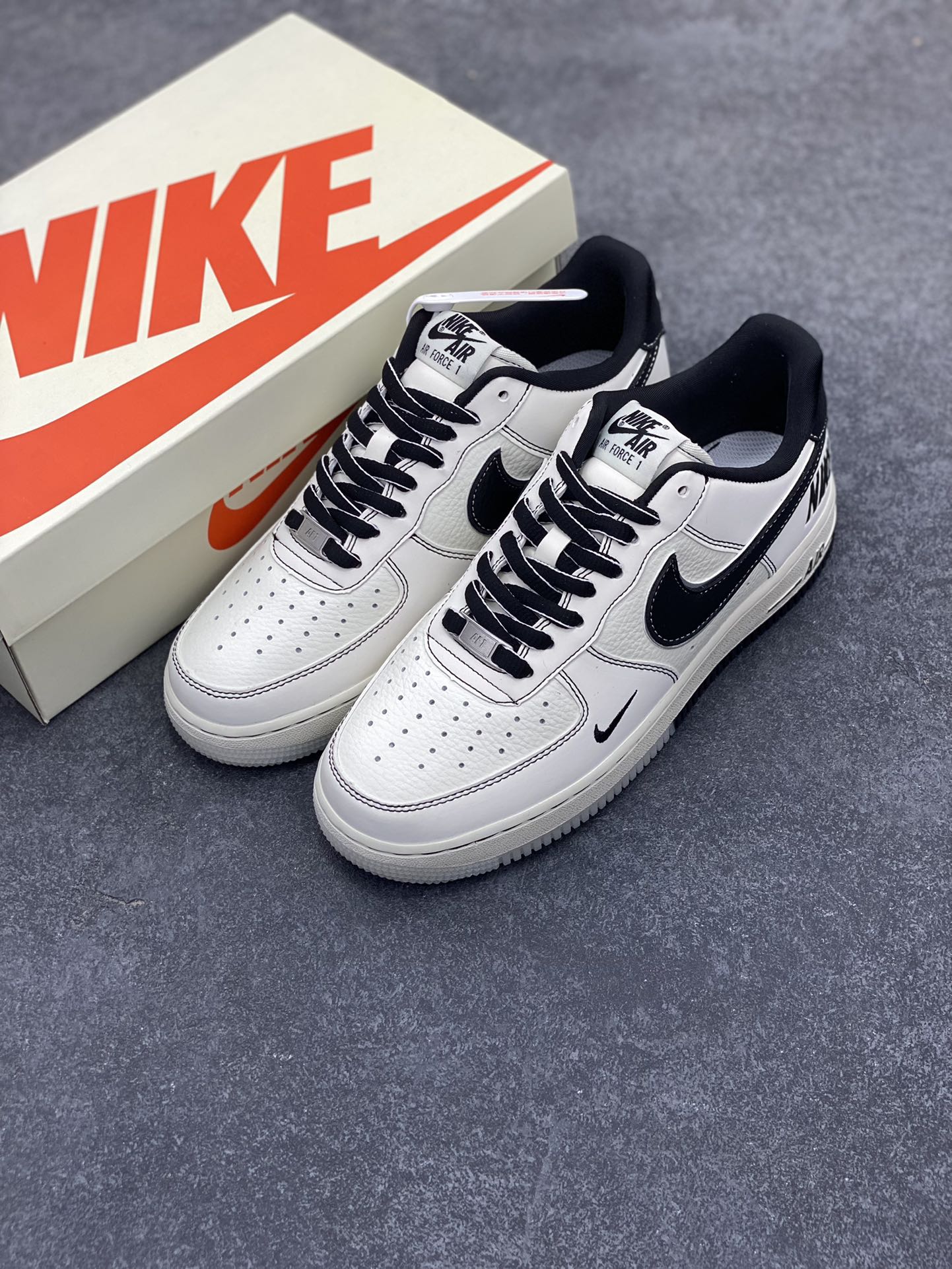 图片[8]-NIke Air Force 1 \’07 Low “NIKE联名–黑线双色底”空军一号 低帮 运动鞋 休闲鞋 折边针车 工艺难度大 原楦头原纸板 原装鞋盒 定制五金配件 内置全掌气垫 原厂鞋底 货号：CH6336-515 尺码：36 36.5 37.5 38 38.5 39 40 40.5 41 42 42.5 43 44 44.5 45-选品中心