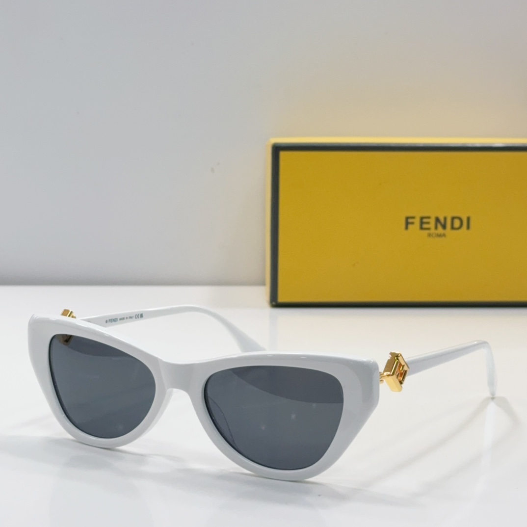 FENDI 太阳镜 板材 猫眼 白色