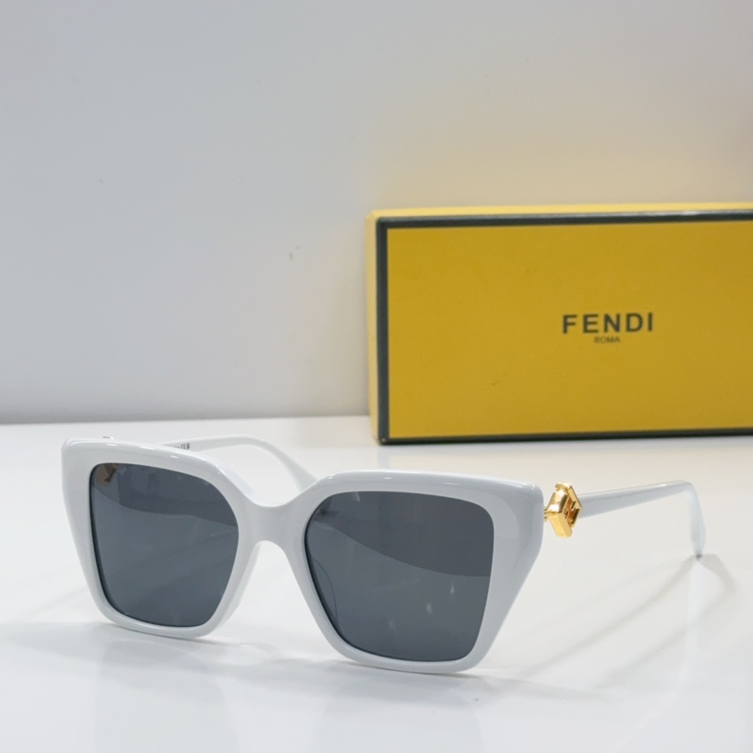 FENDI 太阳镜 板材 猫眼 白色