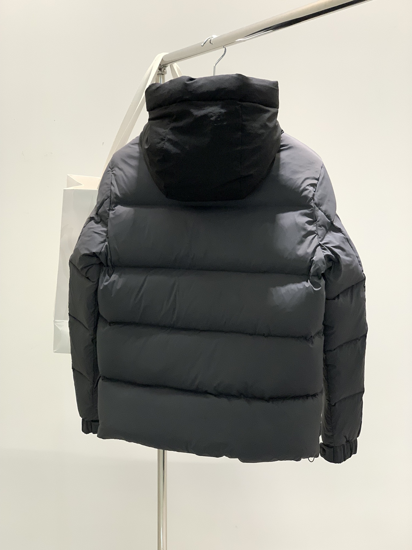  ，蒙口 狠蓬松穿N年都不过时的好版型，冬季醉实用醉实穿的就是这种羽绒服！今天必须人手一件新款黑武士，超