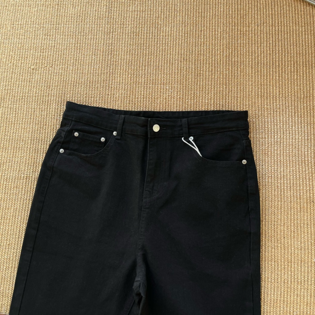 更多大货实拍细节:💰130包邮
巴风黑牛王Bootcut水洗弹力弯刀微喇叭显瘦显高牛仔裤 情侣款
重磅好货,跑量神裤来袭,高弹力加厚水洗纯棉牛仔布,B家弯刀微喇叭版型设计,实打实的遮肉显瘦显高显腿长!定制加厚高弹力12.5盎司纯棉牛仔布,洗水后柔软细腻亲肤,冬天搭配秋裤穿也是妥妥的御寒神器!高弹力B家经典弯刀微喇叭版型设计,真的是遮肉显瘦显腿长神器,保证让你爱不释手!全套五金辅料定制包括内里的做工用线,YKK拉链,难度和舒适度都很高的一款,上身效果也是十足的好,自留强烈推荐~
Size: M L XL XXL XXXL
腰围 臀围 裤长 建议体重
M 74 98 106 90-120
L 78 102 107 120-135
XL 82 106 107 135-150
XXL 86 110 108 150-165
XXXL 90 114 109 165-185