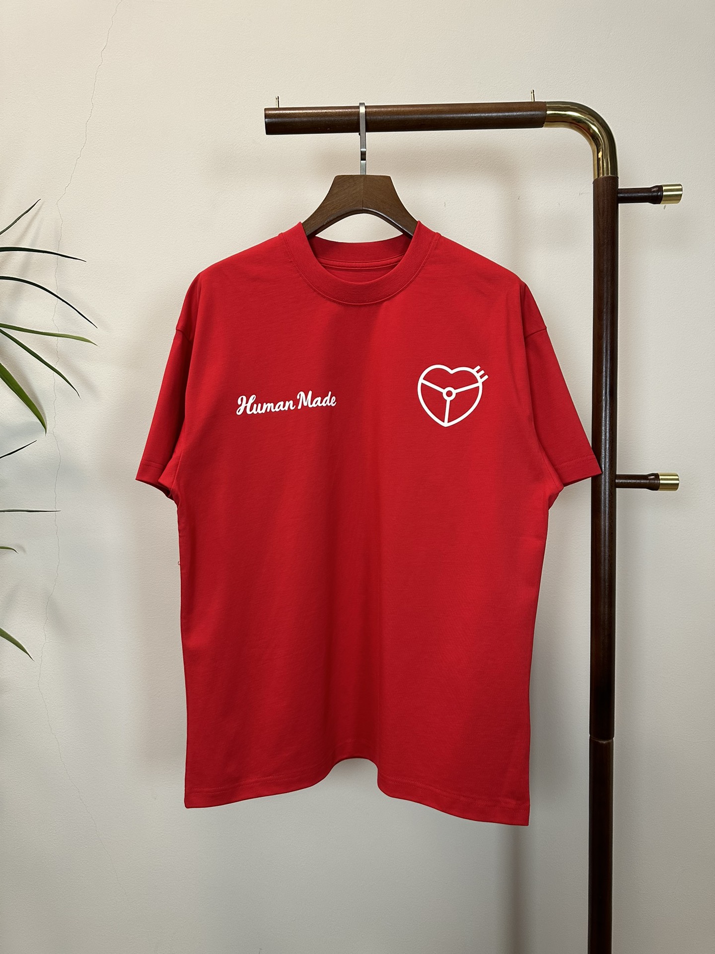 NO:413078,HM niche brand lo2025 new model round neck short-sleeved T-shirt high-end version!  Customized fabrics for counters are breathable and comfortable, with impeccable details, and the brand element design concept reflects high quality. The feel is delicate and soft!  It is casually cut, with a great upper body style!  Code number M-3XL, T-shirt,tees,t-shirt,alexander wang19860909HM 小众品牌lo2025新款 圆领 短袖 T恤 高端版本！专柜定制面料 透气舒适度高,细节无可挑剔,品牌元素设计理念,体现高品质.手感细腻柔软！呈现休闲裁剪,上身版型超赞！ 码数M-3XL,,T-shirt,tees，t-shirt,alexander wang,Men's clothing