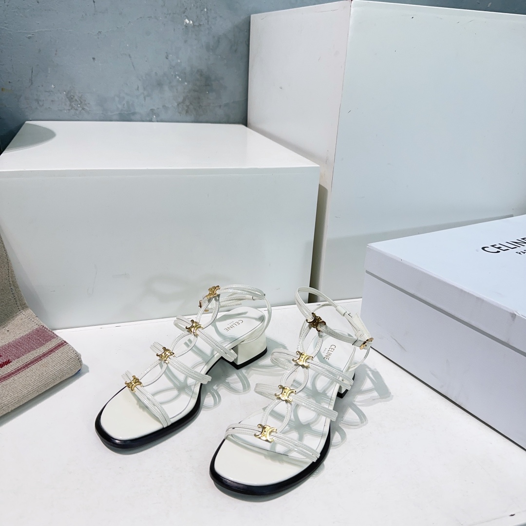 NO:437807,High quality!  Top quality CELINE 25 spring and summer new braided upper thick heel sandals~~ Arc de Triomphe hardware buckle sandals!  Multi-match M skirts/pants, Internet celebrities wear socks with different colors, and they are super fashionable. The seemingly simple sandals have been debugged and modified for many months. The midsole of the shoe is all the authentic... The real thing is more textured and atmospheric than the picture... The upper is made of original patent leather, footbed sheepskin, imported from Italy, double-layer thickened leather outsole, heel height: about 4.5cm, size: 35-40 (40, customized, no return or exchange) With original packaging, sandals, celine, celine, sandals, skirts, sheepskin, Leather soles, socks19860909高品质！顶级品质CELINE赛琳25春夏新款编织鞋面粗跟小凉鞋~~凯旋门五金扣饰凉鞋！ 百搭M多裙子/裤子,网红搭配不同颜色袜子穿也超级洋气 看似简单的凉鞋却历经多月M次调试改模,鞋型中底工艺都是正品级别……实物比图片更有质感大气…… 鞋面采用原版漆皮 垫脚羊皮 意大利进口双层加厚真皮大底 跟高:约4.5cm 码数:35-40（40 订做不退换） 配原版包装,凉鞋,celine,celine,sandals,skirts,sheepskin,Leather soles,socks,Women's Shoes