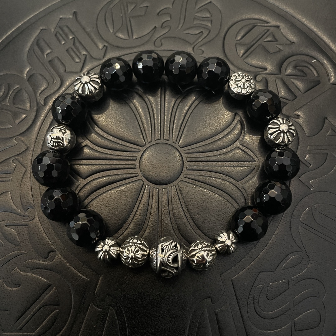NO:109030,Batch New model [Counter Quality] Chrome Hearts Croxin Classic retro multi-element obsidian bracelet bracelet, different pattern design styles with different concave and convex shapes, presenting uniqueness. Cross Scout flowers are Croxin's ambitions, so they last longer. Genuine version of Chrome Hearts Croxin, differentiating the market ordinary light version, matching the quality of the version, looking at the details of the letter printing, retro old gray oxygen level. Seiko version!  !  !  Pure handmade ~ Authentic model opening must-have fashion and fashion, both men and women can wear it, same style for couples, original official website, rock punk style silver style, retro elements, trendy and versatile!  , jewelry boutique, chrome hearts, chrome hearts, bracelet19860909批 新款【专柜品质】Chrome Hearts克罗心 经典复古多元素黑曜石手链手串,凹凸造型不同的花纹设计风格 呈现出与众不同 十字架 童军花是克罗心的志 所以更经久不衰 正品打版Chrome Hearts克罗心 区别市场普通轻版 对版对标品质 看字印细节 复古做旧灰氧程度.精工版本！！！ 纯手工打造 ～正品开模潮流时尚必备 男女均可佩戴 情侣同款 官网原版 摇滚朋克泰银风格 复古元素 潮流百搭！,饰品精品,chrome hearts,chrome hearts,bracelet,Jewelry