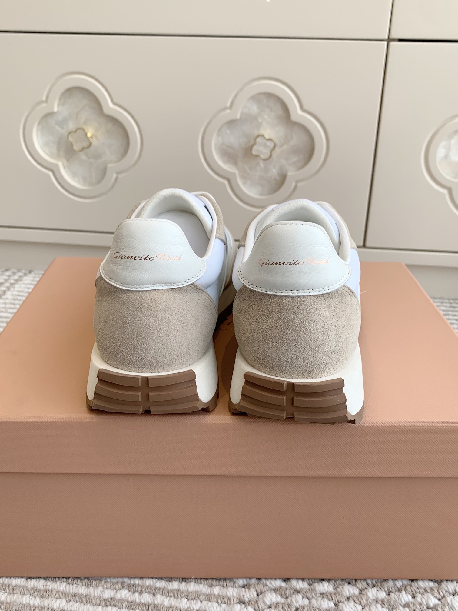 “2025 Gianvito Rossi Sports Shoe Collection: Durable, Classic, and Stylish” - 图片 8