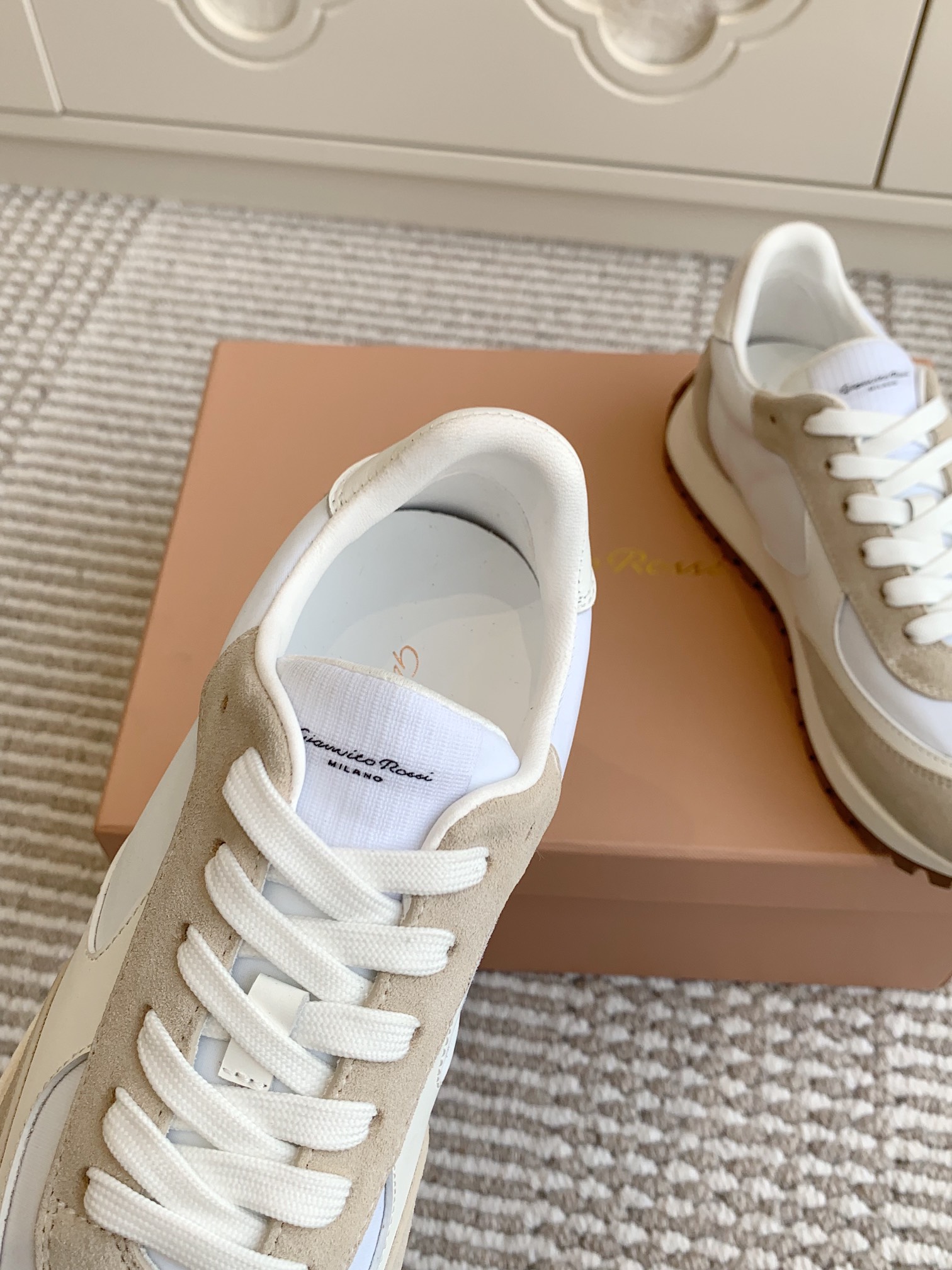“2025 Gianvito Rossi Sports Shoe Collection: Durable, Classic, and Stylish” - 图片 4