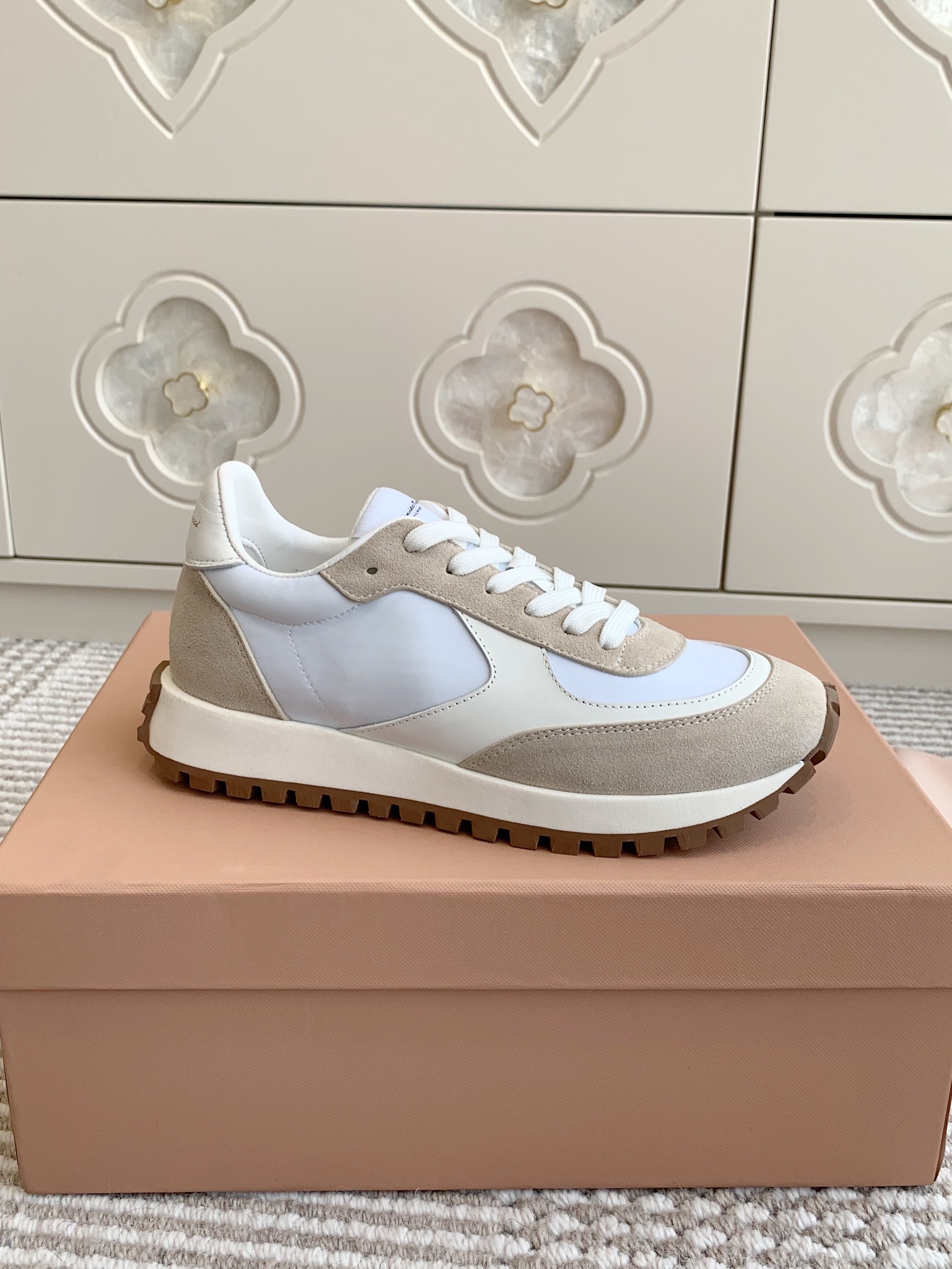 “2025 Gianvito Rossi Sports Shoe Collection: Durable, Classic, and Stylish” - 图片 5