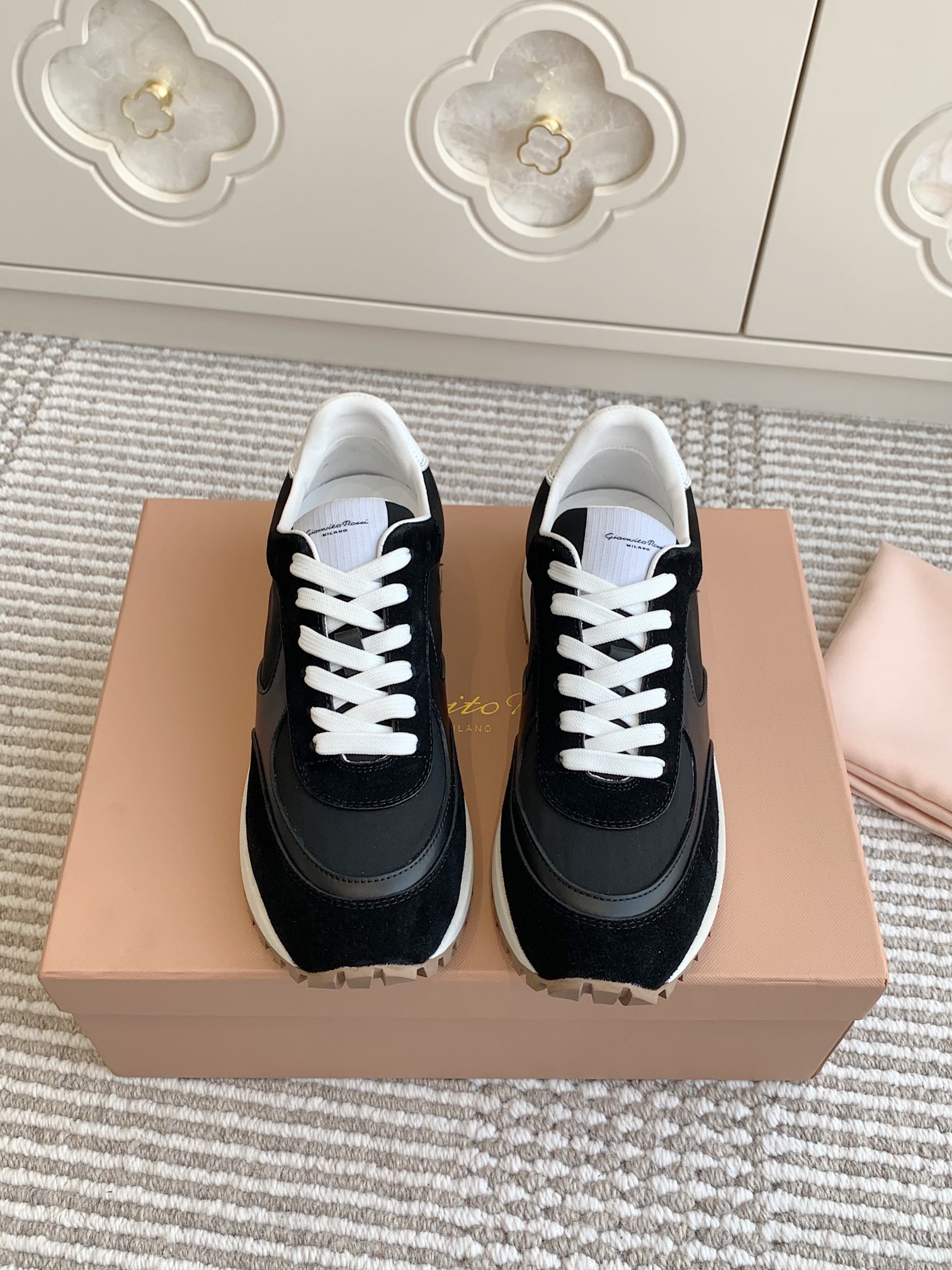 Gianvito Rossi 2025: Durable Classic Sports Shoe Series for All Seasons - 图片 1