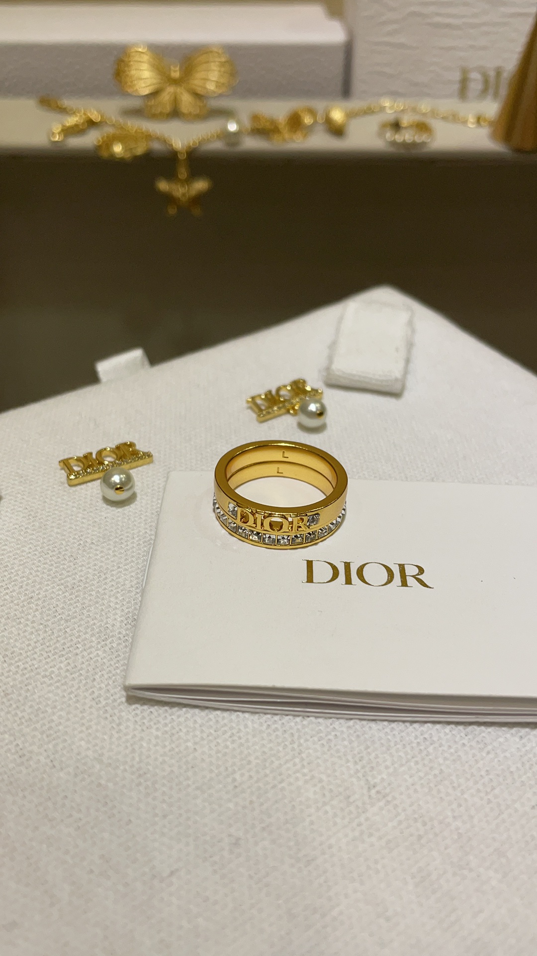 NO:631346,88180, Two-piece set arrived today. 25 years new gold letter row diamond ring set. Gold diamond ring square diamond row diamond ring. Simple and elegant design, no choice of matching for daily wear. It can be worn alone or stacked. A set is very cost-effective. Z version customization. Brass material. Swarovski diamond size 6-7-8. Corresponds to S/M/L, ring, Cartier high-end jewelry.1986090988180,今日到货两件套 25年新款金色字母排钻戒指套装 金色镶钻戒指方钻排钻戒指 简洁优雅的设计日常完全不挑搭配 单戴or叠戴都太 一套性价比超高 z版定制 黄铜材质 施华洛钻 size6-7-8码 对应S/M/L,,ring,卡迪亚高端饰品,Jewelry