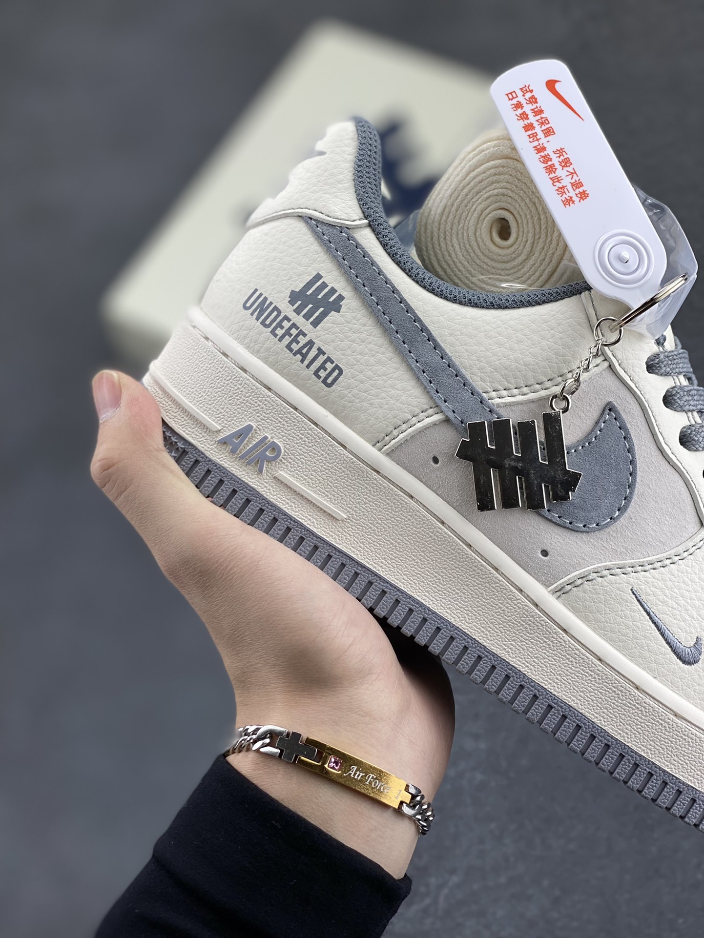 图片[6]-NIke Air Force 1 \’07 Low “UN联名–猪八米灰线”空军一号 低帮 运动鞋 休闲鞋 折边针车 工艺难度大 原楦头原纸板 原装鞋盒 定制五金配件 内置全掌气垫 原厂鞋底 货号：BB7518-018 尺码：36 36.5 37.5 38 38.5 39 40 40.5 41 42 42.5 43 44 44.5 45-选品中心