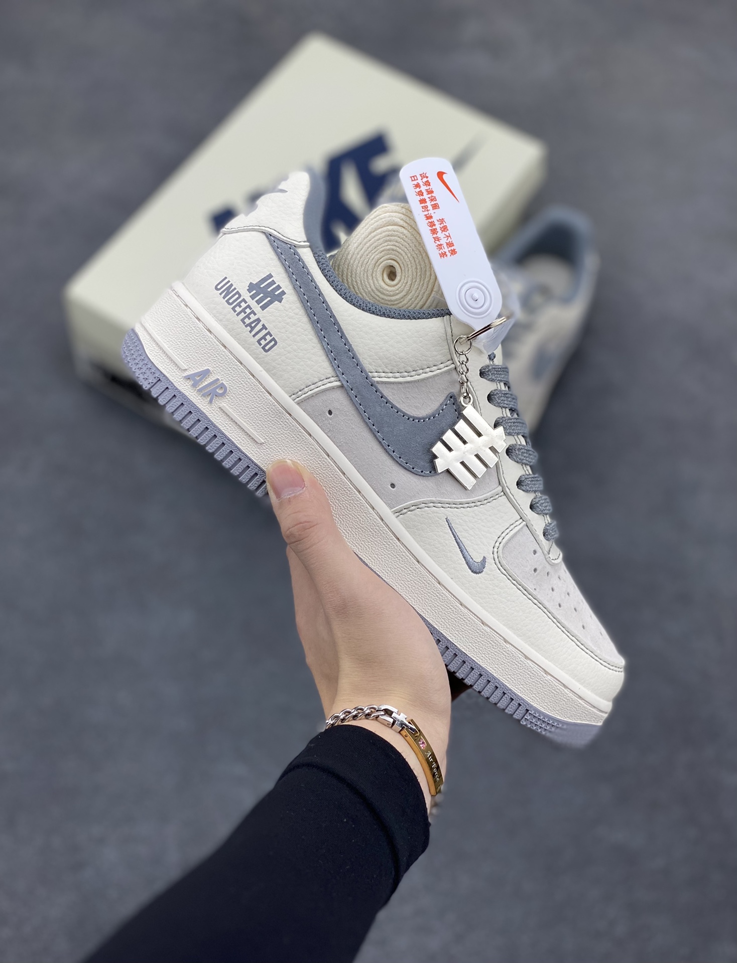 NIke Air Force 1 \’07 Low “UN联名–猪八米灰线”空军一号 低帮 运动鞋 休闲鞋 折边针车 工艺难度大 原楦头原纸板 原装鞋盒 定制五金配件 内置全掌气垫 原厂鞋底 货号:BB7518-018 尺码:36 36.5 37.5 38 38.5 39 40 40.5 41 42 42.5 43 44 44.5 45-选品中心