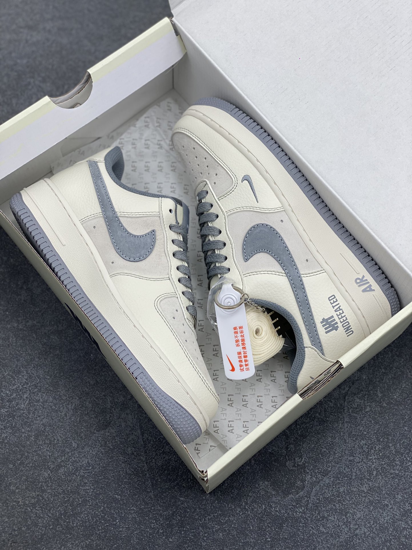 图片[9]-NIke Air Force 1 \’07 Low “UN联名–猪八米灰线”空军一号 低帮 运动鞋 休闲鞋 折边针车 工艺难度大 原楦头原纸板 原装鞋盒 定制五金配件 内置全掌气垫 原厂鞋底 货号：BB7518-018 尺码：36 36.5 37.5 38 38.5 39 40 40.5 41 42 42.5 43 44 44.5 45-选品中心