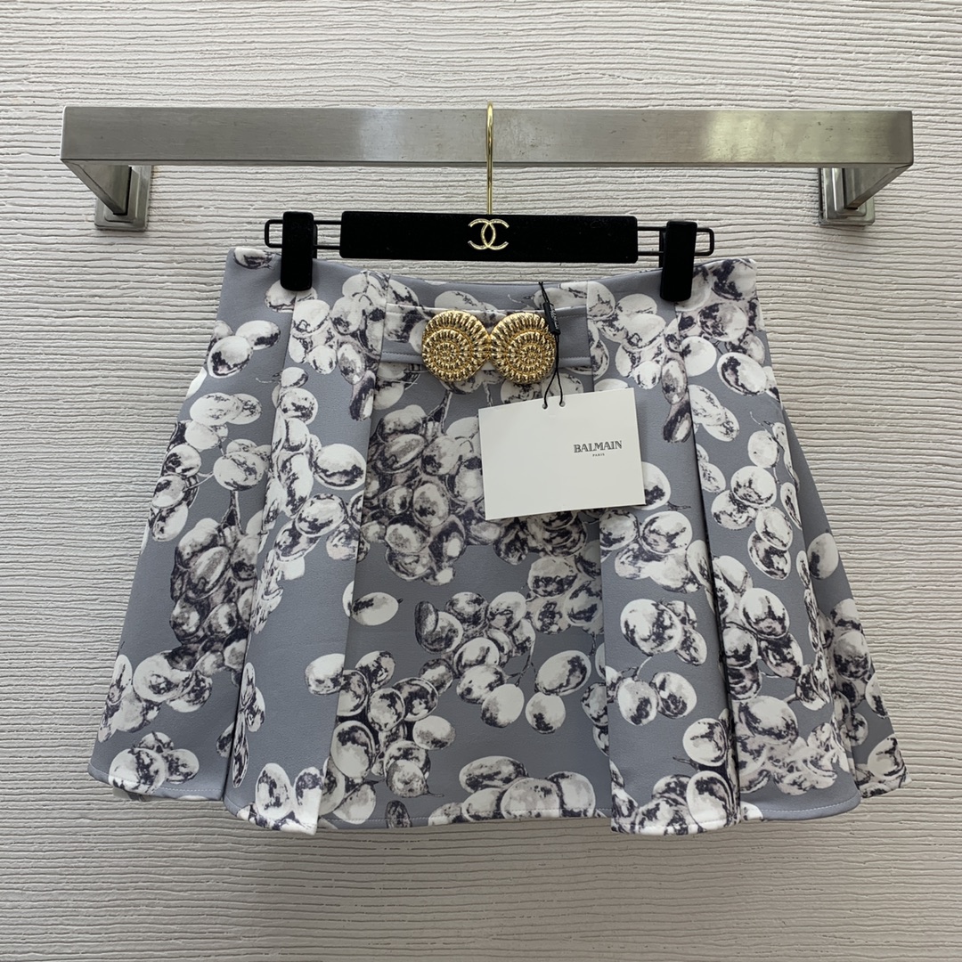 NO:295598,Model number D25010375 Balmai* Balmai 25SS new gold threaded gold buckle decoration, pleated skirt with high waist slimming skirt!  Blue and white, black and gold, (M size waist 76, skirt length 36), balmain, balmain, skirt, alexander wang19860909款号D25010375 Balmai*巴尔曼25SS新款金色螺纹大金扣装饰 压褶裙摆高腰显瘦半身裙短裙！蓝白色、黑金色、（M码腰围76,裙长36）,,balmain,balmain,skirts,alexander wang,Women's clothing