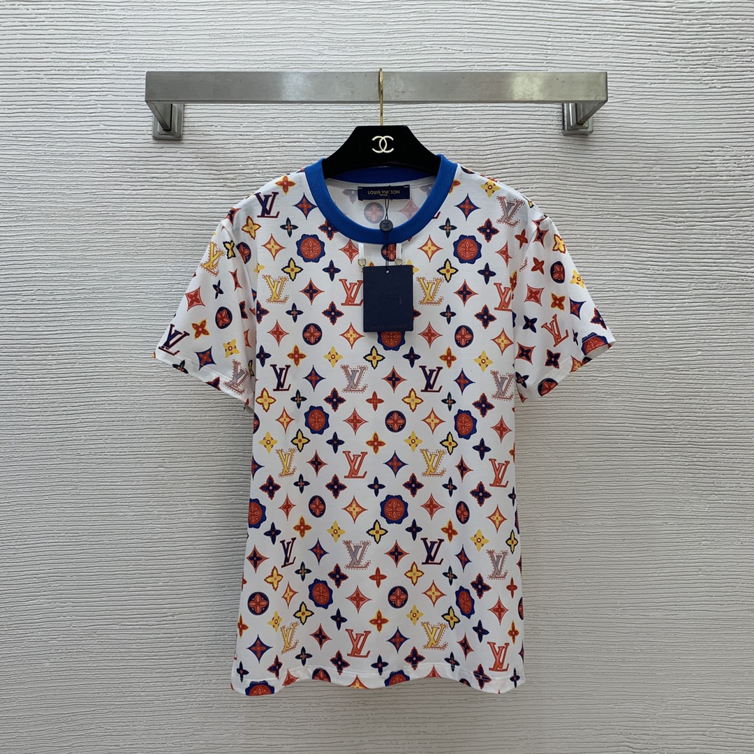 NO:295572,Model number D25010428 LOUIS*Dujia LV new custom color letters presbyterian logo print fashionable versatile slim round neck short-sleeved T-shirt top!  White, (M size bust 94, sleeve length 18, clothing length 66, louis vuitton, louis vuitton, louis vuitton, louis vuitton, louis vuitton, T-shirt,tees, t-shirt,alexander wang19860909款号D25010428 LOUIS*驴家LV新款定制彩色字母老花logo印花时尚百搭修身圆领短袖t恤上衣！白色,（M码胸围94,袖长18,衣长66,,louis vuitton,louis vuitton,louis vuitton,louis vuitton,T-shirt,tees，t-shirt,alexander wang,Women's clothing